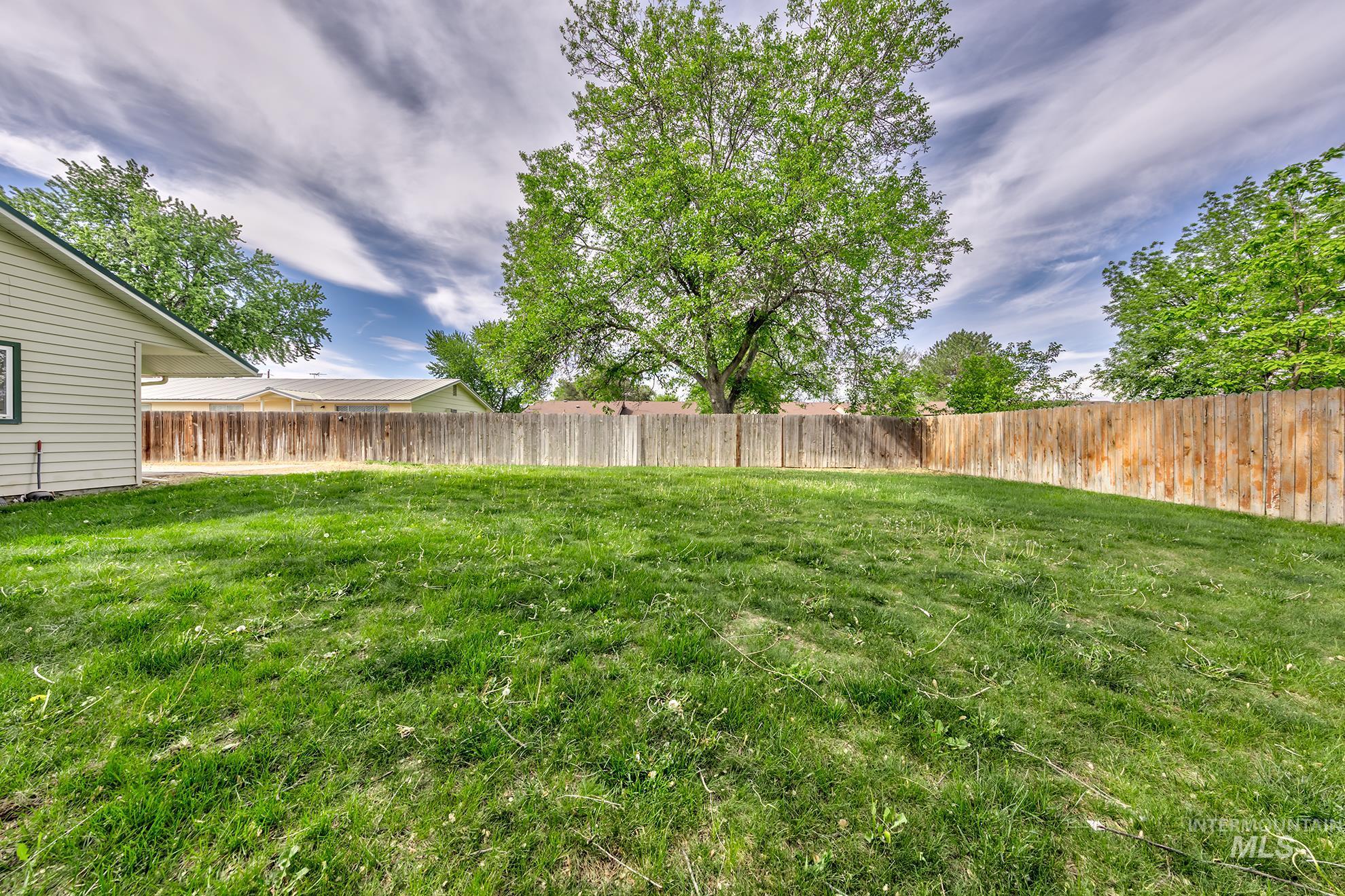 426 S Utah, Fruitland, Idaho 83619, 2 Bedrooms, 2 Bathrooms, Residential Income For Sale, Price $449,000,MLS 98979021