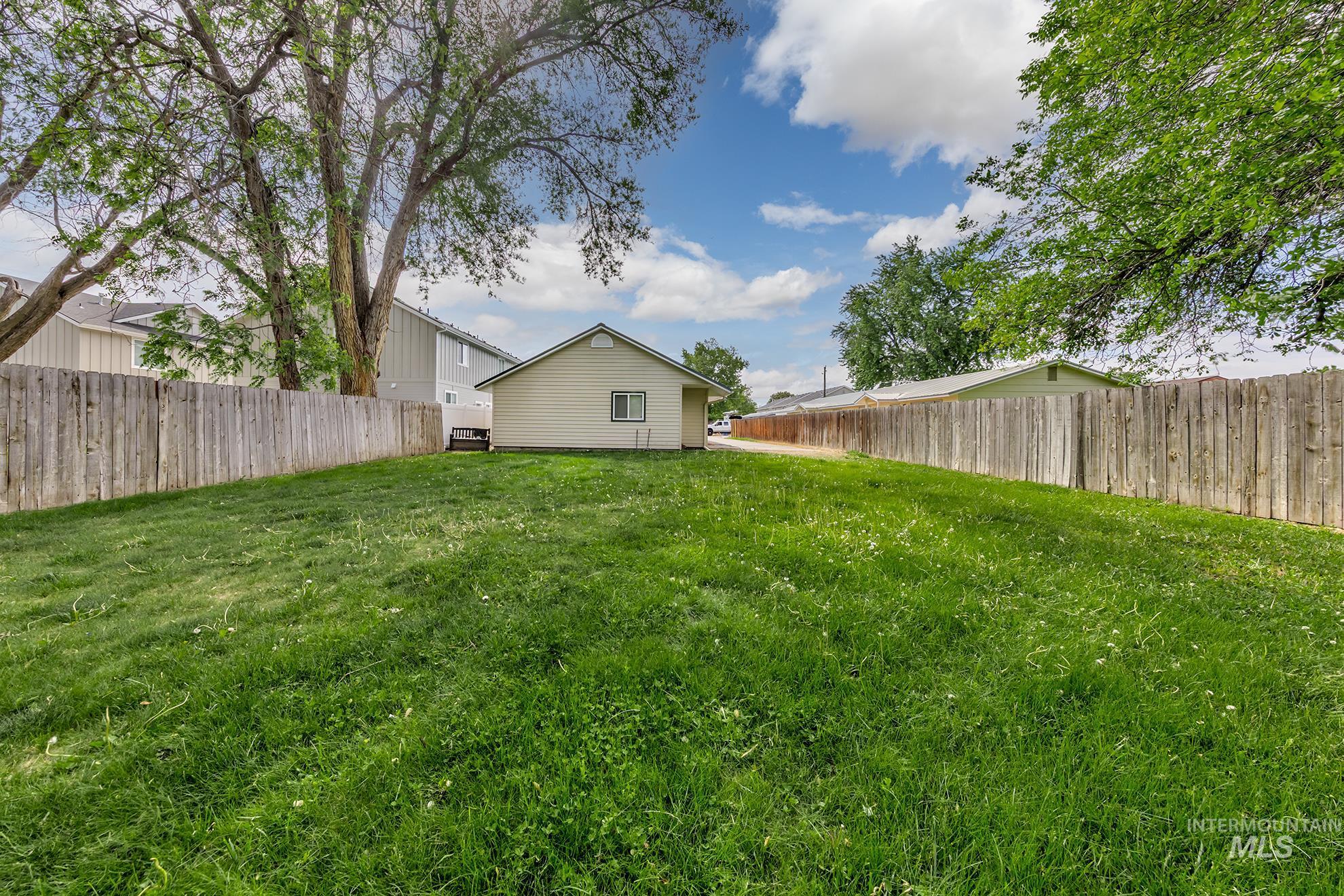 426 S Utah, Fruitland, Idaho 83619, 2 Bedrooms, 2 Bathrooms, Residential Income For Sale, Price $449,000,MLS 98979021