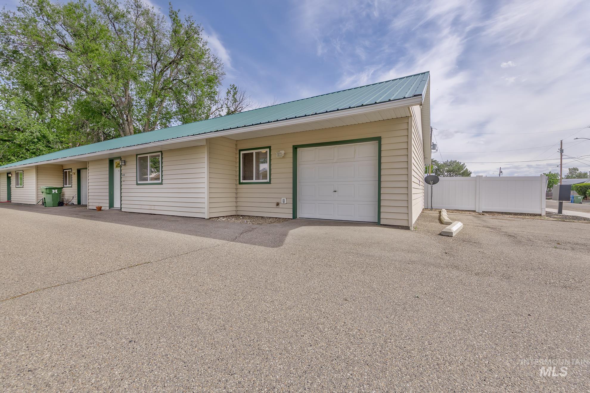 426 S Utah, Fruitland, Idaho 83619, 2 Bedrooms, 2 Bathrooms, Residential Income For Sale, Price $449,000,MLS 98979021
