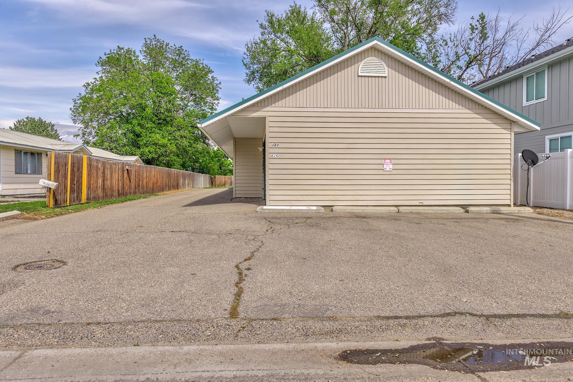 426 S Utah, Fruitland, Idaho 83619, 2 Bedrooms, 2 Bathrooms, Residential Income For Sale, Price $449,000,MLS 98979021