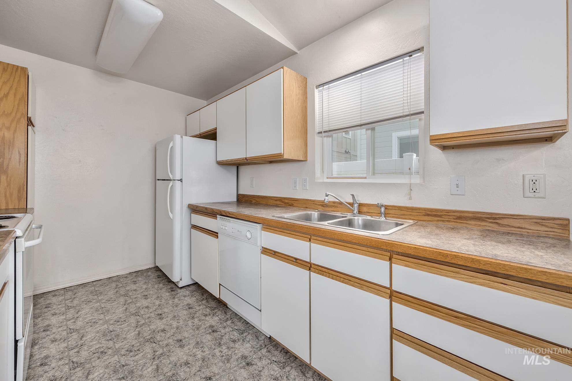 426 S Utah, Fruitland, Idaho 83619, 2 Bedrooms, 2 Bathrooms, Residential Income For Sale, Price $449,000,MLS 98979021