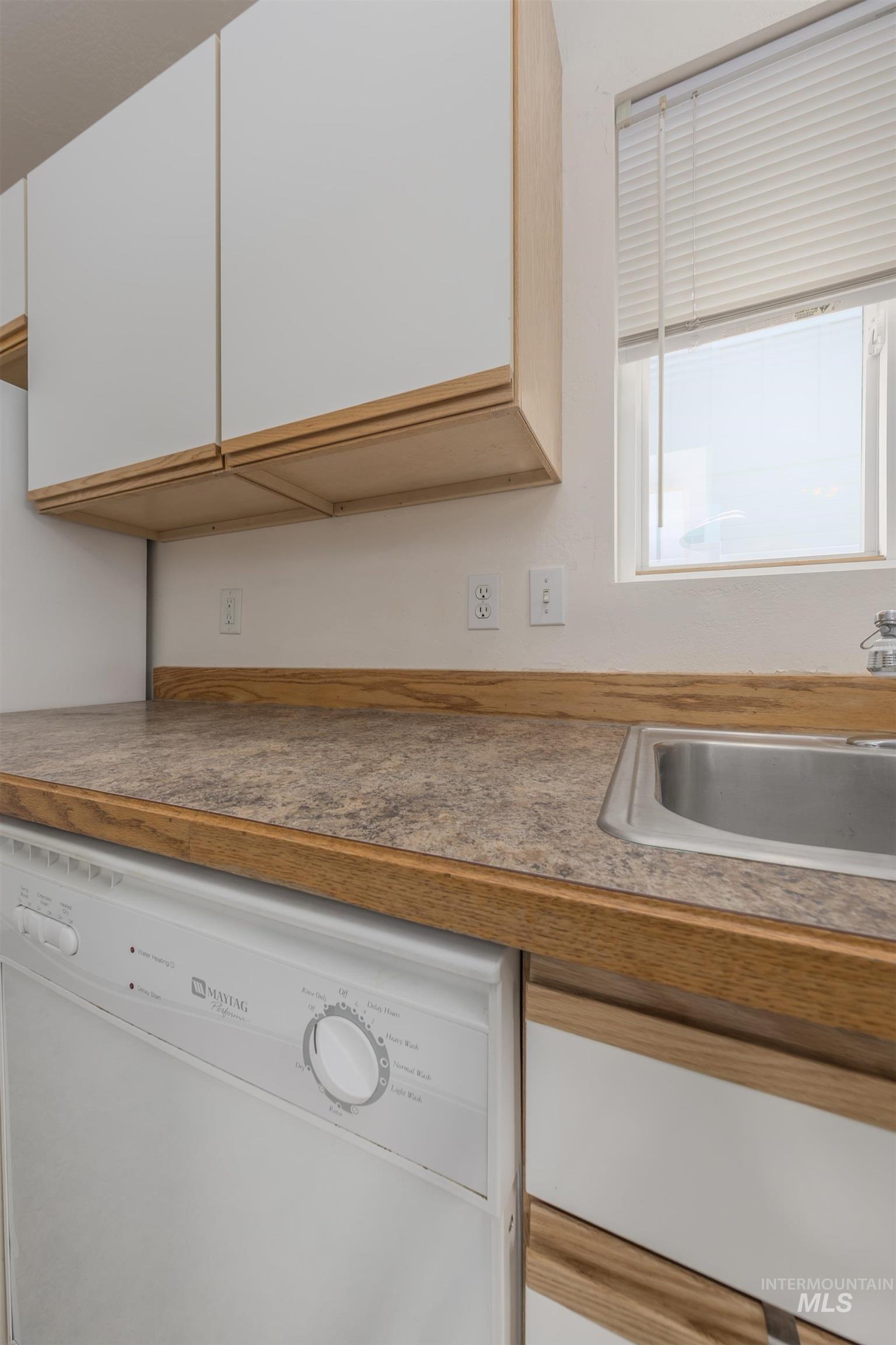 426 S Utah, Fruitland, Idaho 83619, 2 Bedrooms, 2 Bathrooms, Residential Income For Sale, Price $449,000,MLS 98979021