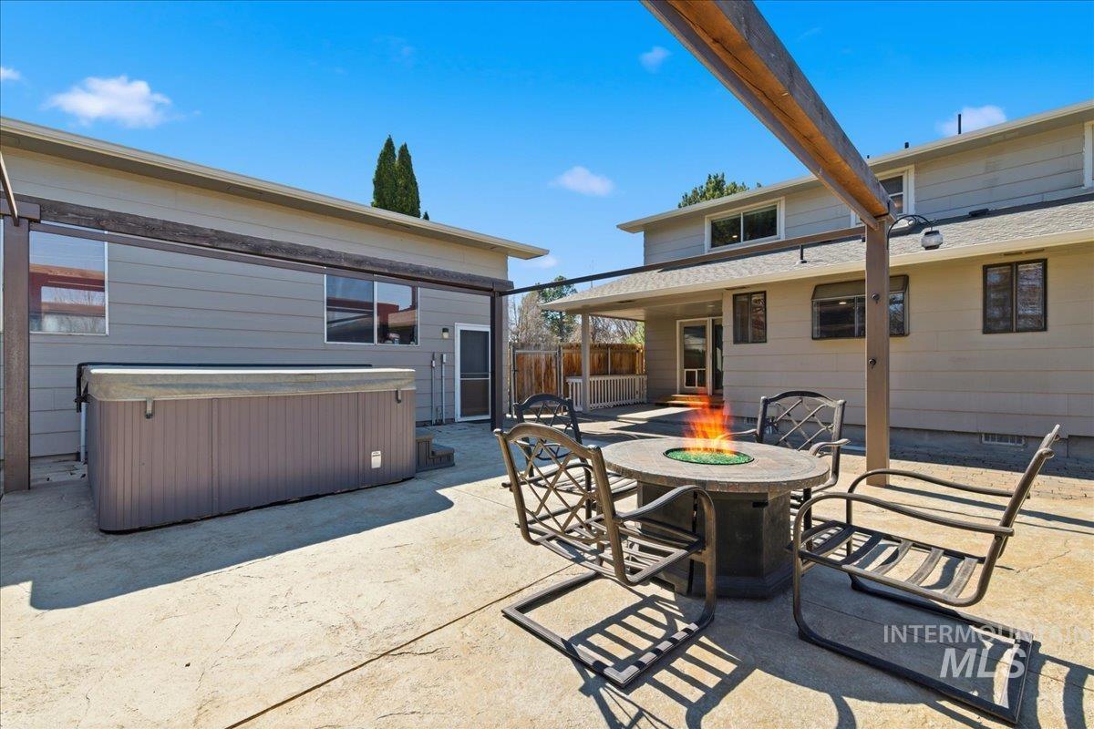 3060 S Black Hills Dr, Boise, Idaho 83709, 4 Bedrooms, 2.5 Bathrooms, Residential For Sale, Price $750,000,MLS 98979025