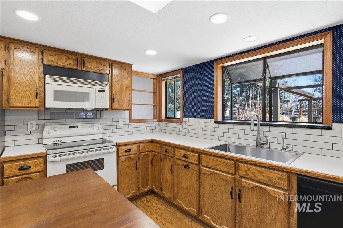 3060 S Black Hills Dr, Boise, Idaho 83709, 4 Bedrooms, 2.5 Bathrooms, Residential For Sale, Price $750,000,MLS 98979025