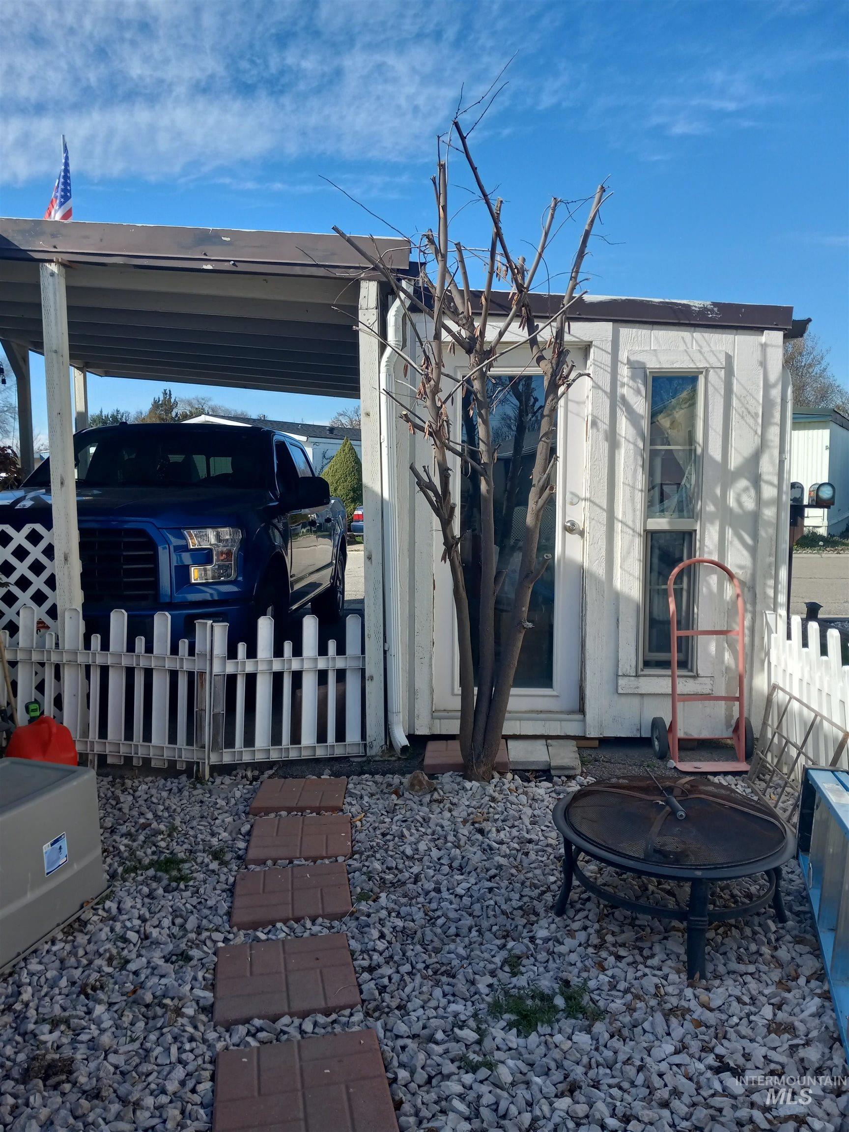 2205 E Linden, Caldwell, Idaho 83605, 2 Bedrooms, 1 Bathroom, Residential For Sale, Price $79,900,MLS 98979038