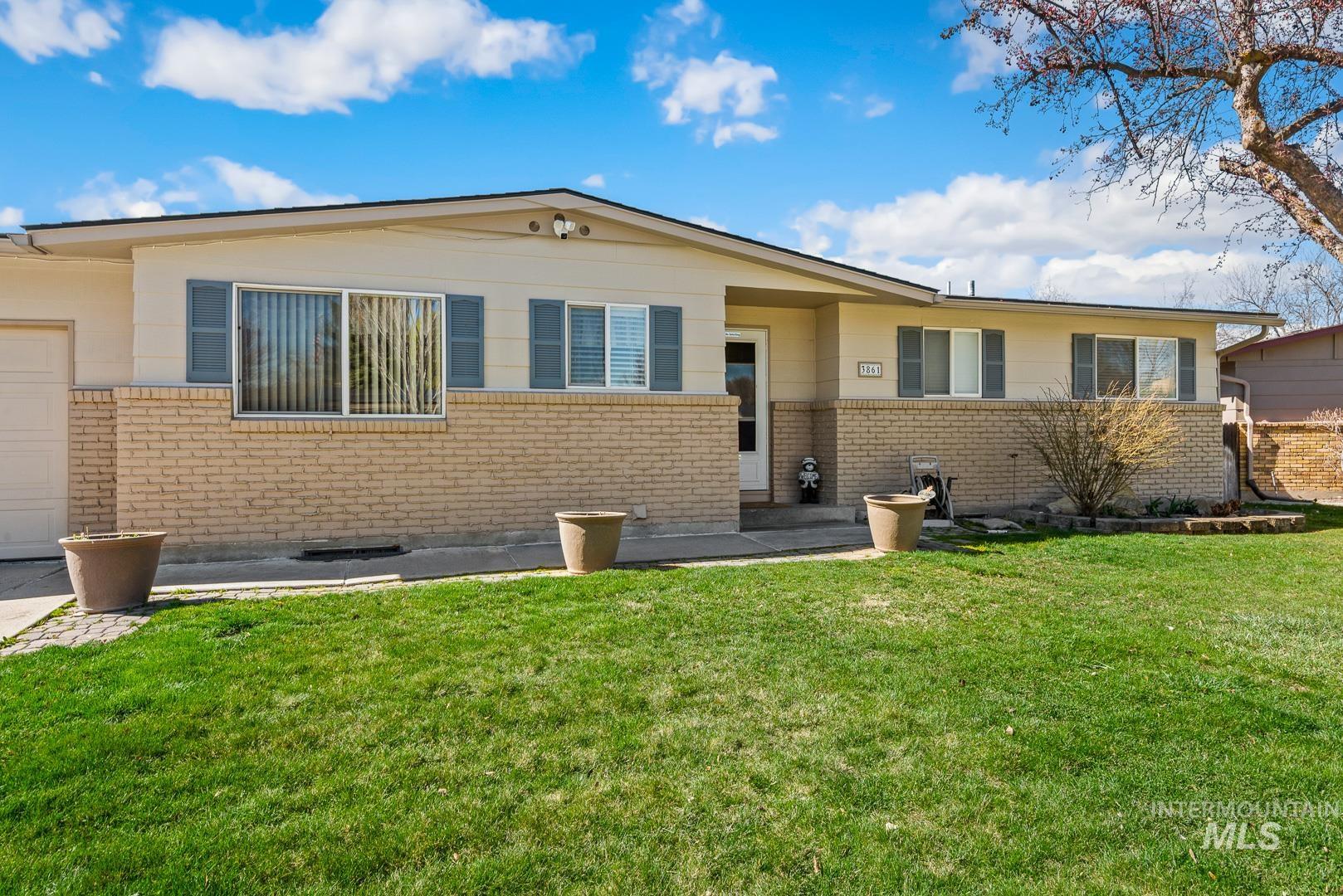 3861 N Sheringham Dr, Boise, Idaho 83704, 4 Bedrooms, 2 Bathrooms, Residential For Sale, Price $529,000,MLS 98979039