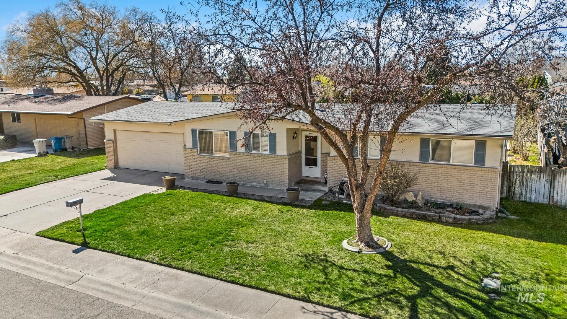 3861 N Sheringham Dr, Boise, Idaho 83704, 4 Bedrooms, 2 Bathrooms, Residential For Sale, Price $529,000, 98979039