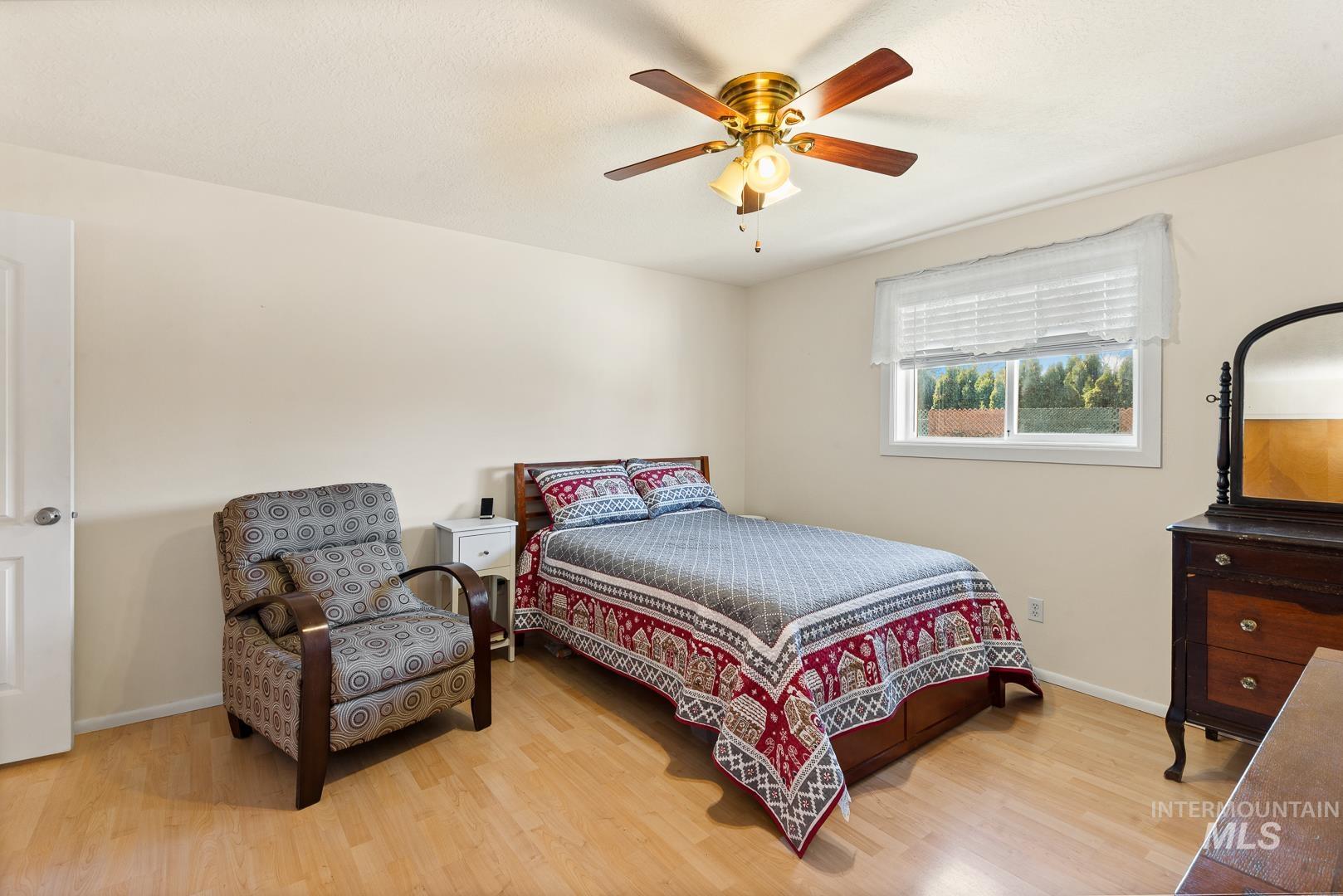 3861 N Sheringham Dr, Boise, Idaho 83704, 4 Bedrooms, 2 Bathrooms, Residential For Sale, Price $529,000, 98979039