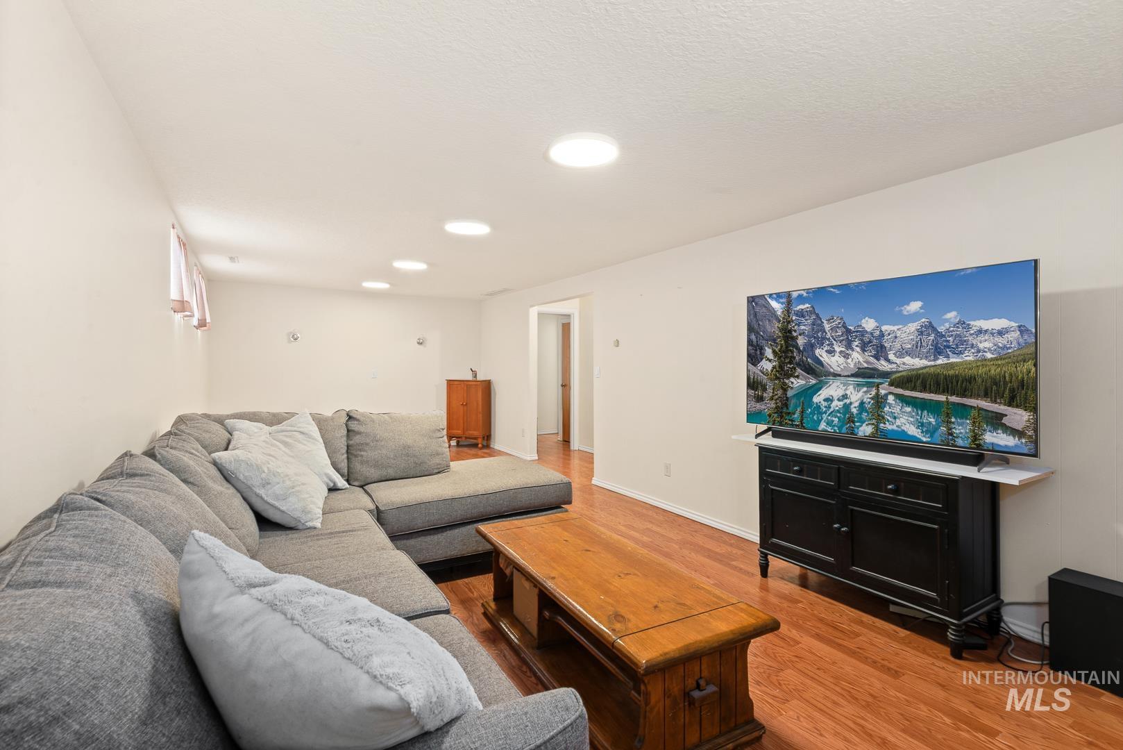 3861 N Sheringham Dr, Boise, Idaho 83704, 4 Bedrooms, 2 Bathrooms, Residential For Sale, Price $529,000, 98979039