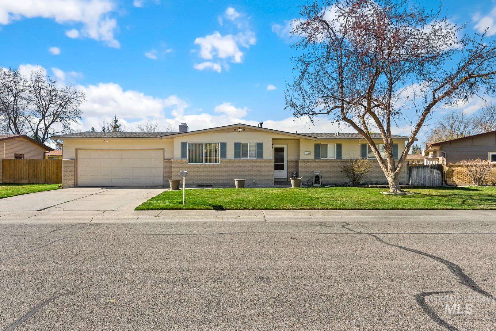 3861 N Sheringham Dr, Boise, Idaho 83704, 4 Bedrooms, 2 Bathrooms, Residential For Sale, Price $529,000, 98979039