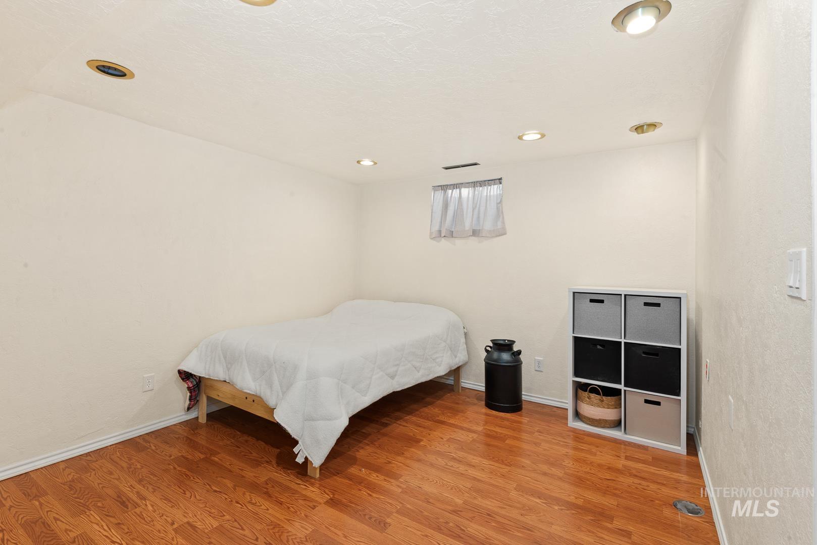 3861 N Sheringham Dr, Boise, Idaho 83704, 4 Bedrooms, 2 Bathrooms, Residential For Sale, Price $529,000, 98979039