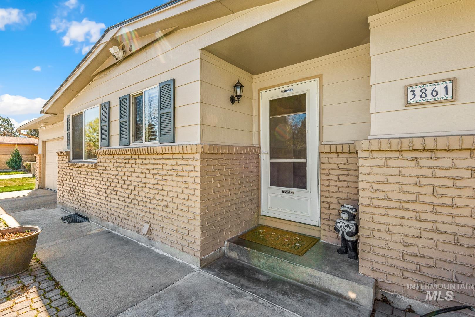 3861 N Sheringham Dr, Boise, Idaho 83704, 4 Bedrooms, 2 Bathrooms, Residential For Sale, Price $529,000, 98979039