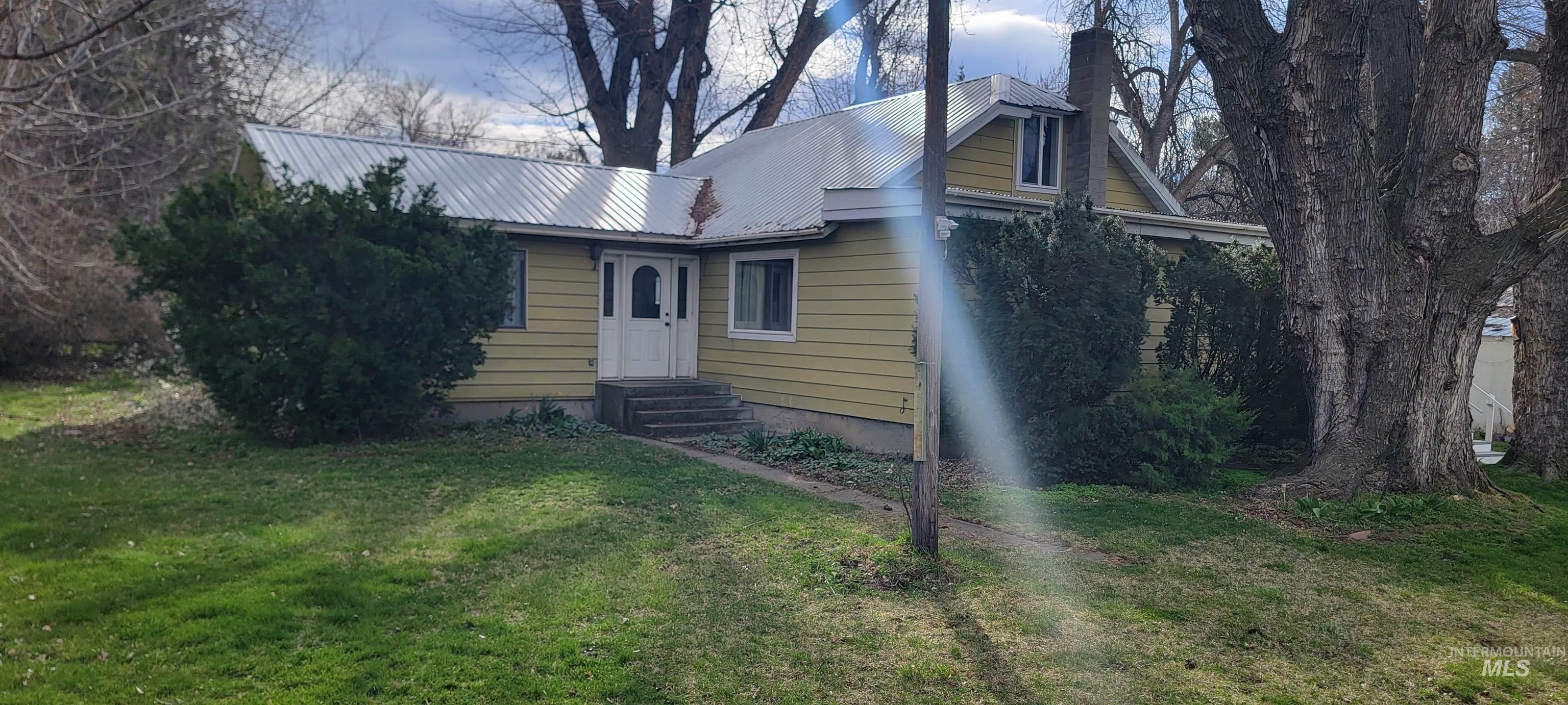 426 Hwy 12 E, Pomeroy, Washington 99347, 4 Bedrooms, 2 Bathrooms, Residential For Sale, Price $395,000,MLS 98979045