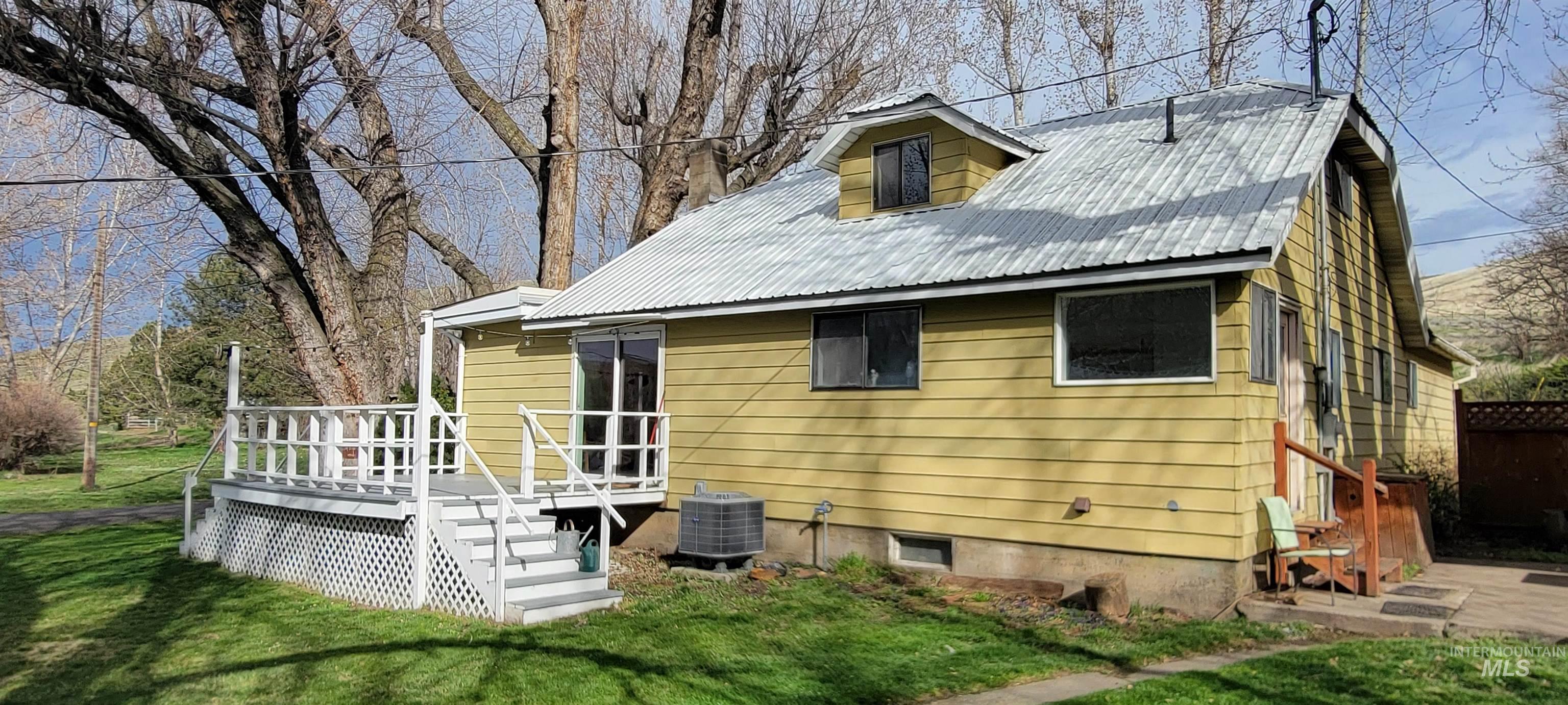 426 Hwy 12 E, Pomeroy, Washington 99347, 4 Bedrooms, 2 Bathrooms, Residential For Sale, Price $395,000, 98979045