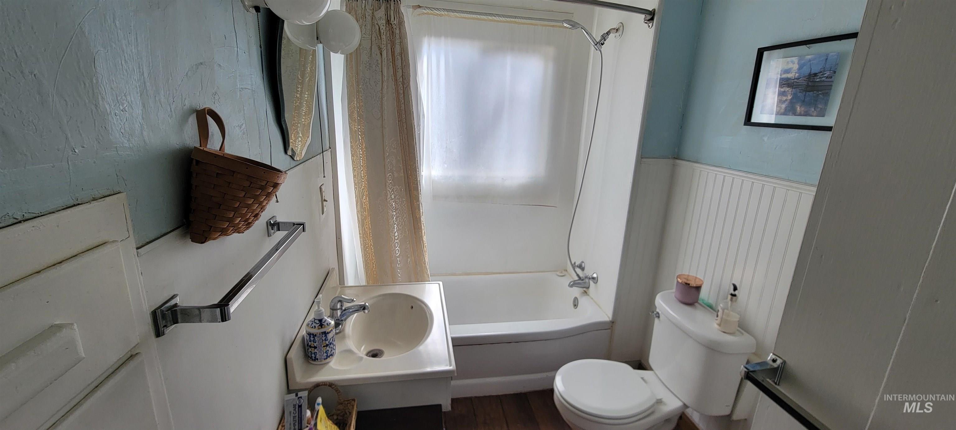 426 Hwy 12 E, Pomeroy, Washington 99347, 4 Bedrooms, 2 Bathrooms, Residential For Sale, Price $395,000,MLS 98979045