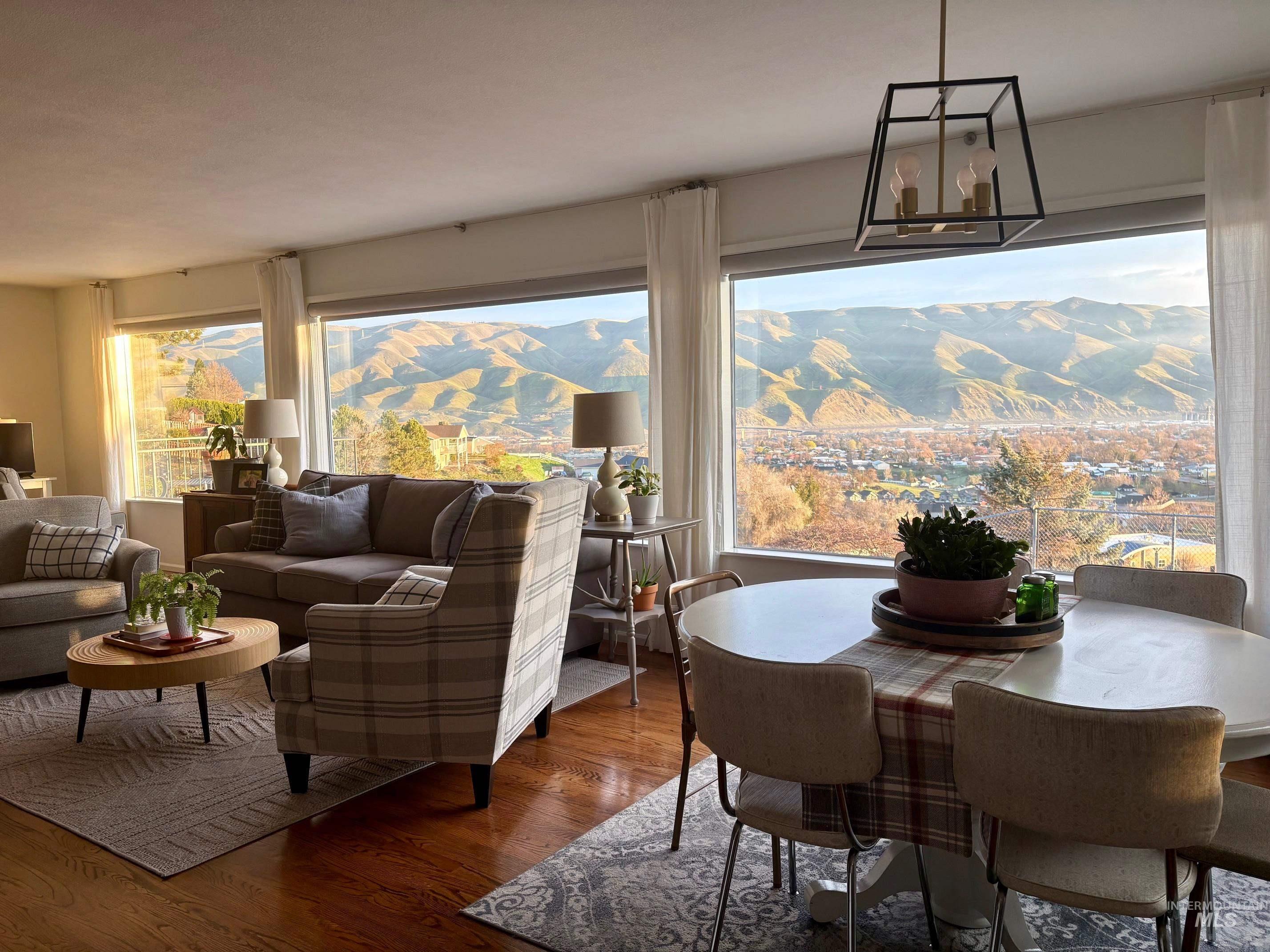 1744 Valleyview Drive, Clarkston, Washington 99403, 3 Bedrooms, 2.5 Bathrooms, Residential For Sale, Price $589,000, 98979048