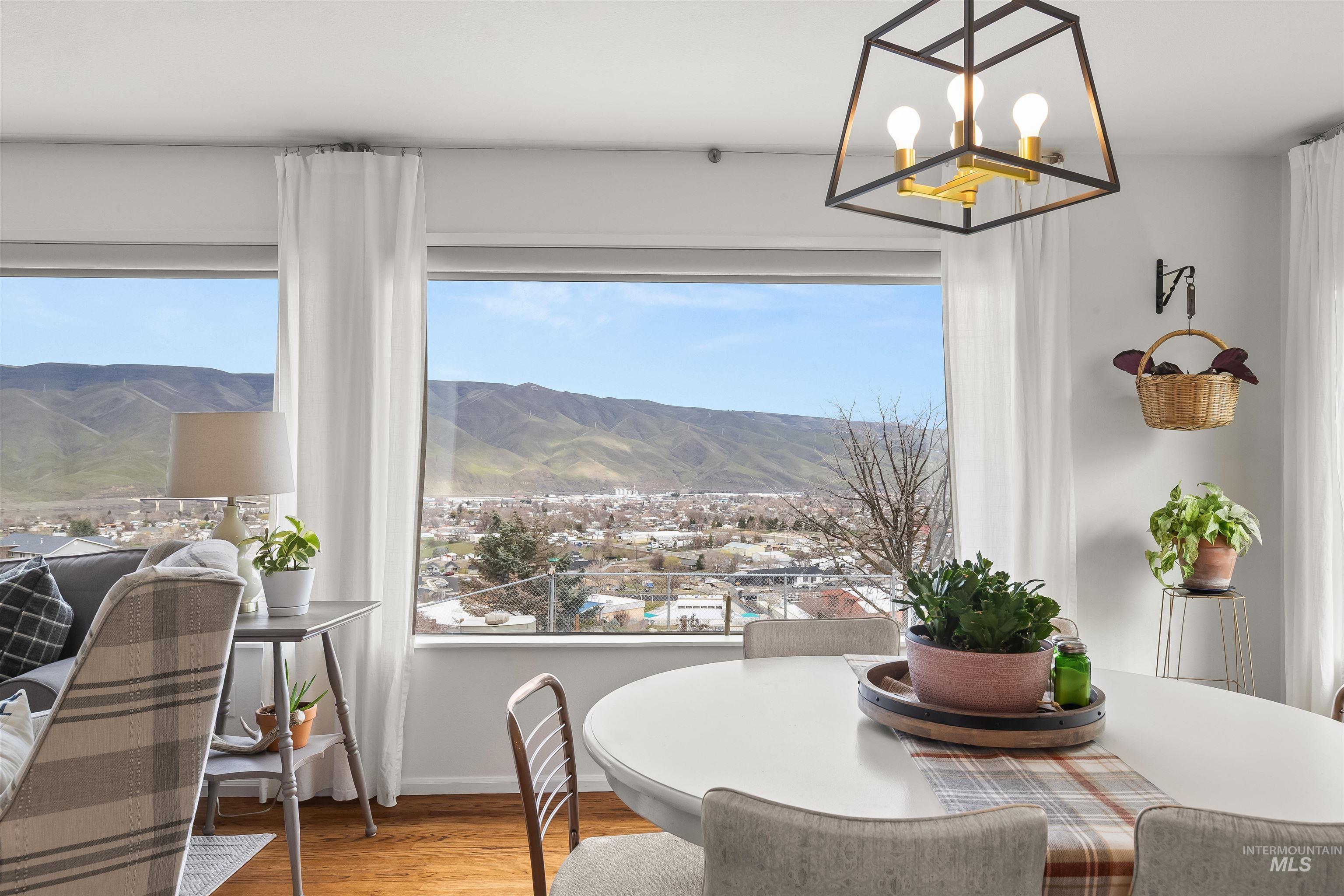 1744 Valleyview Drive, Clarkston, Washington 99403, 3 Bedrooms, 2.5 Bathrooms, Residential For Sale, Price $589,000, 98979048