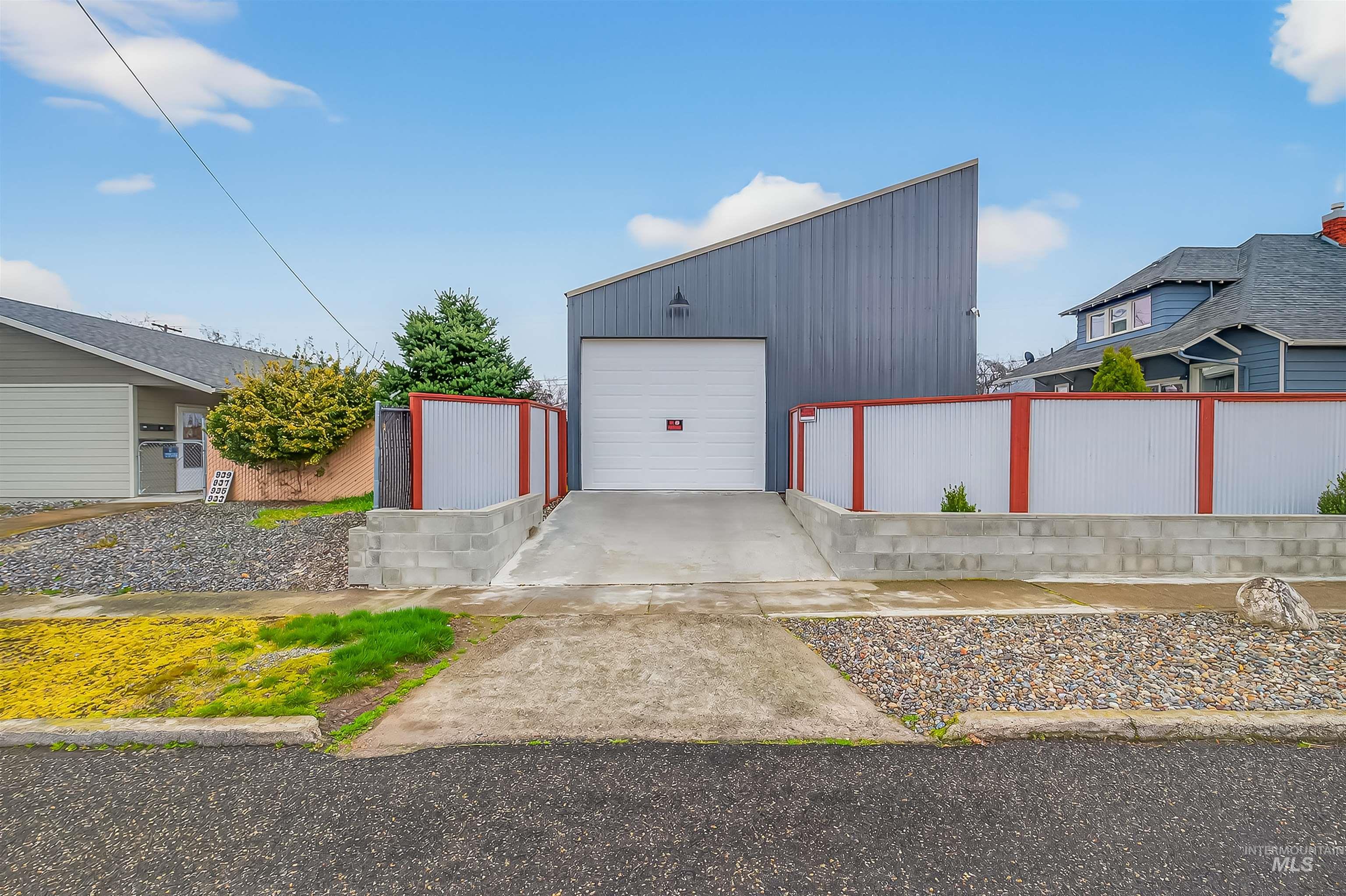 716 Chestnut Street, Clarkston, Washington 99403, 4 Bedrooms, 2 Bathrooms, Residential For Sale, Price $475,000, 98979049