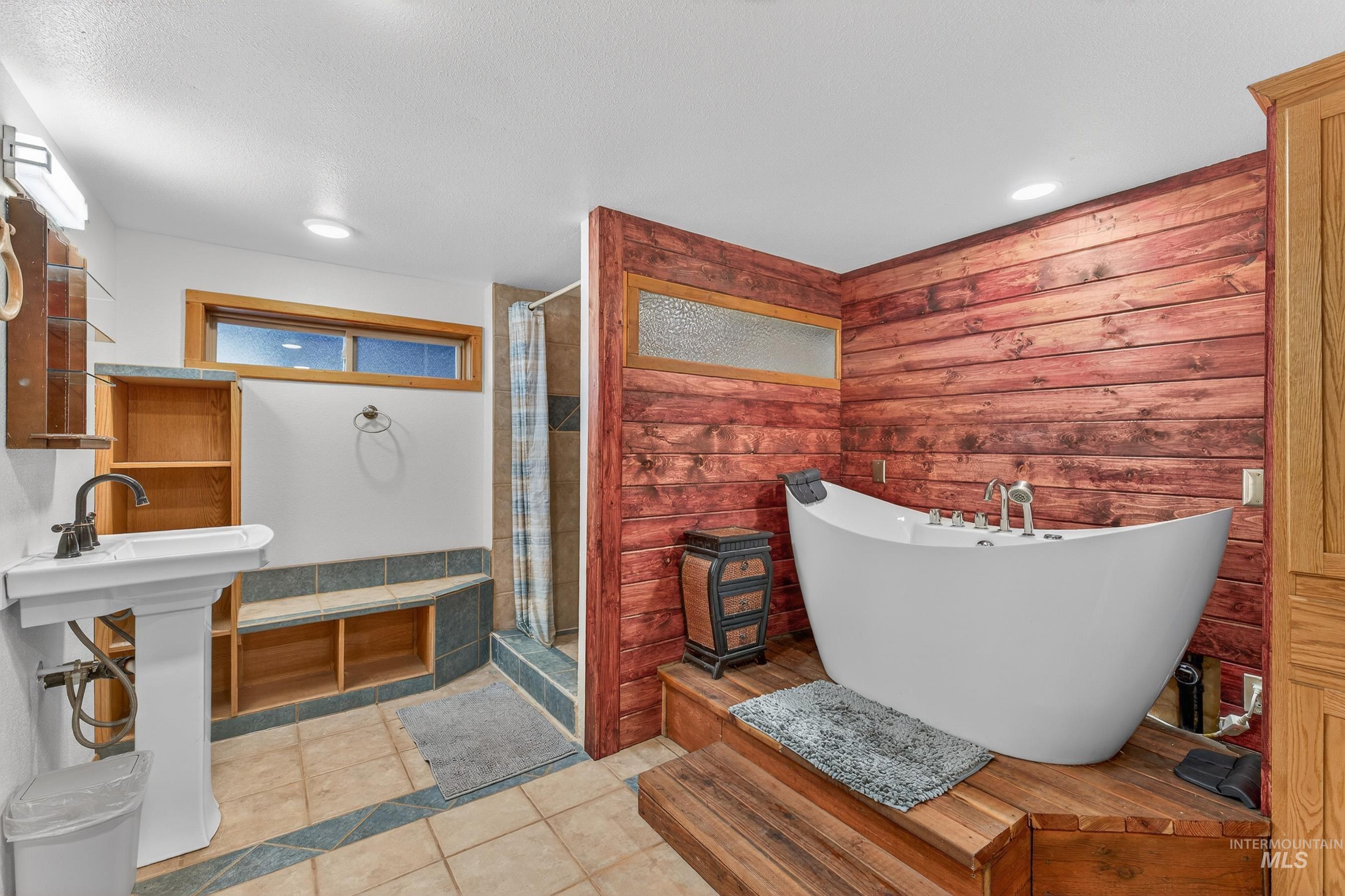 1352 S Main Street, Riggins, Idaho 83549, 6 Bedrooms, 5 Bathrooms, Residential For Sale, Price $875,000,MLS 98979051