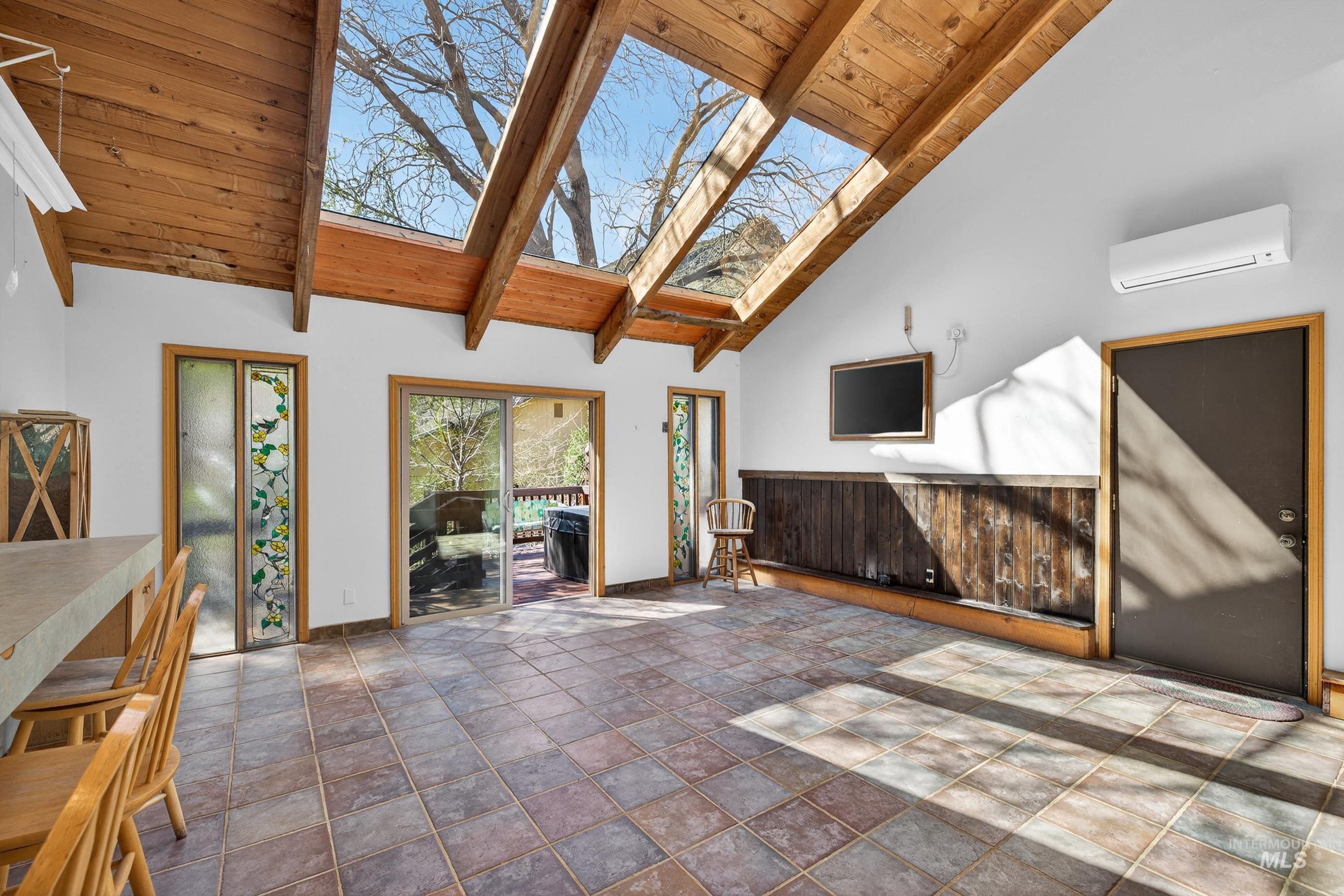 1352 S Main Street, Riggins, Idaho 83549, 6 Bedrooms, 5 Bathrooms, Residential For Sale, Price $875,000,MLS 98979051