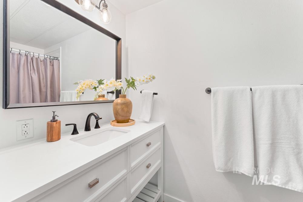 9390 W Ustick Rd, Boise, Idaho 83704, 3 Bedrooms, 2 Bathrooms, Residential For Sale, Price $189,000, 98979055