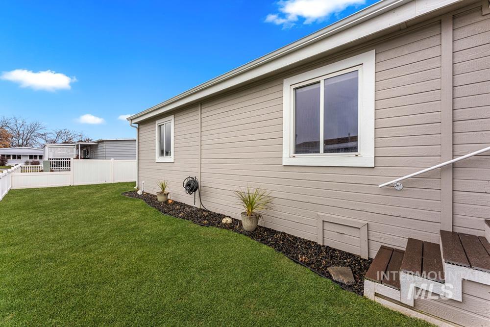 9390 W Ustick Rd, Boise, Idaho 83704, 3 Bedrooms, 2 Bathrooms, Residential For Sale, Price $189,000, 98979055