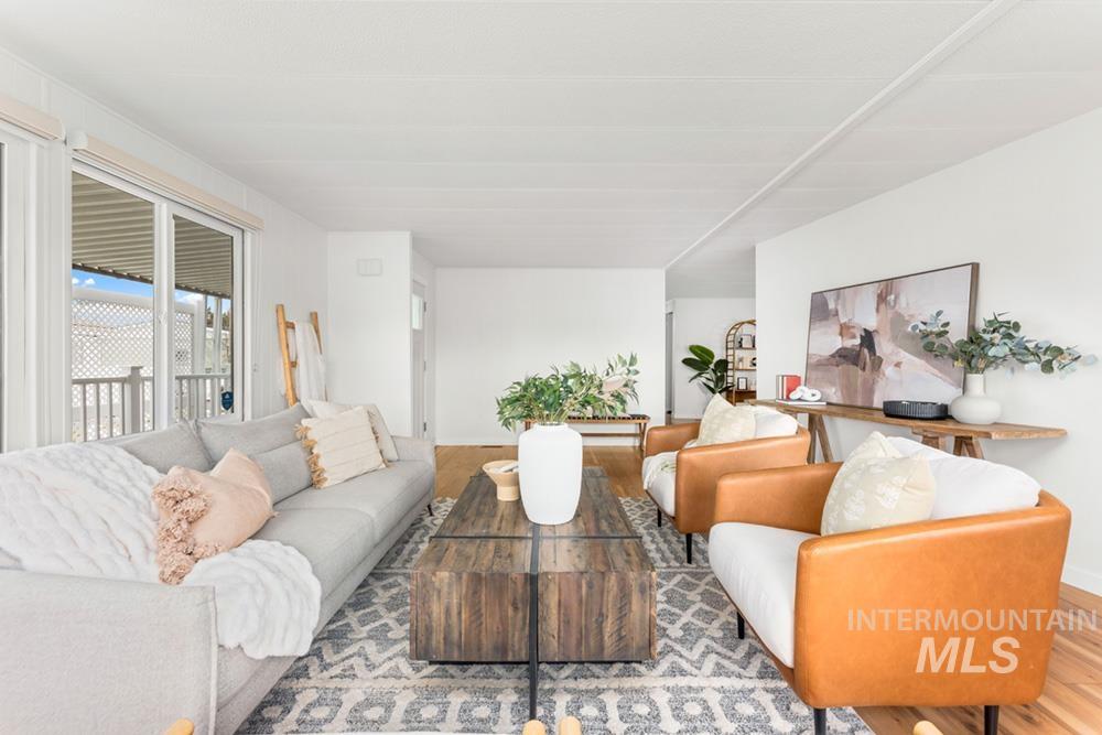 9390 W Ustick Rd, Boise, Idaho 83704, 3 Bedrooms, 2 Bathrooms, Residential For Sale, Price $189,000, 98979055