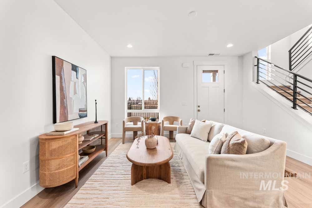 381 E Lombard Ln, Eagle, Idaho 83616, 3 Bedrooms, 2.5 Bathrooms, Residential For Sale, Price $588,995,MLS 98979057