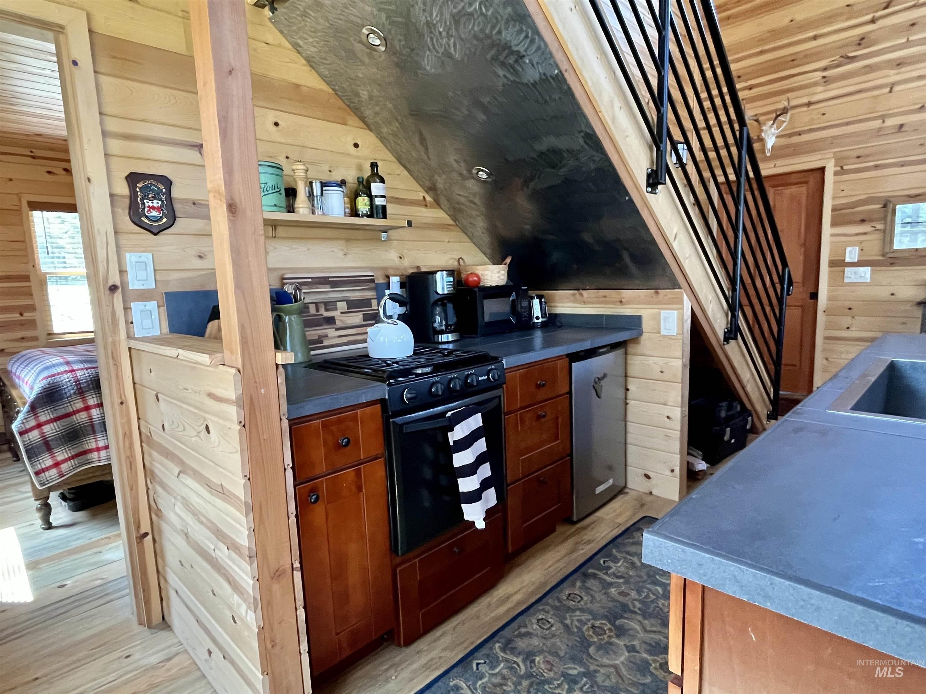 1139 Ove Creek Ln, Orofino, Idaho 83544, 2 Bedrooms, 1.5 Bathrooms, Residential For Sale, Price $699,000, 98979060