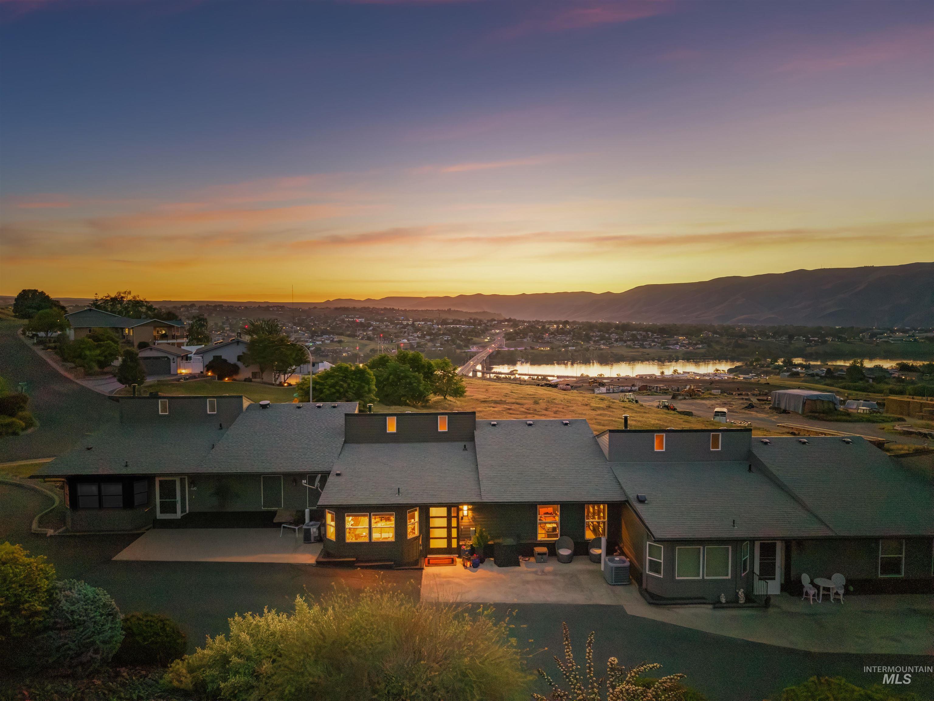 526 Valley Vista Blvd, Lewiston, Idaho 83501-0000, 3 Bedrooms, 3 Bathrooms, Residential For Sale, Price $495,000, 98979062
