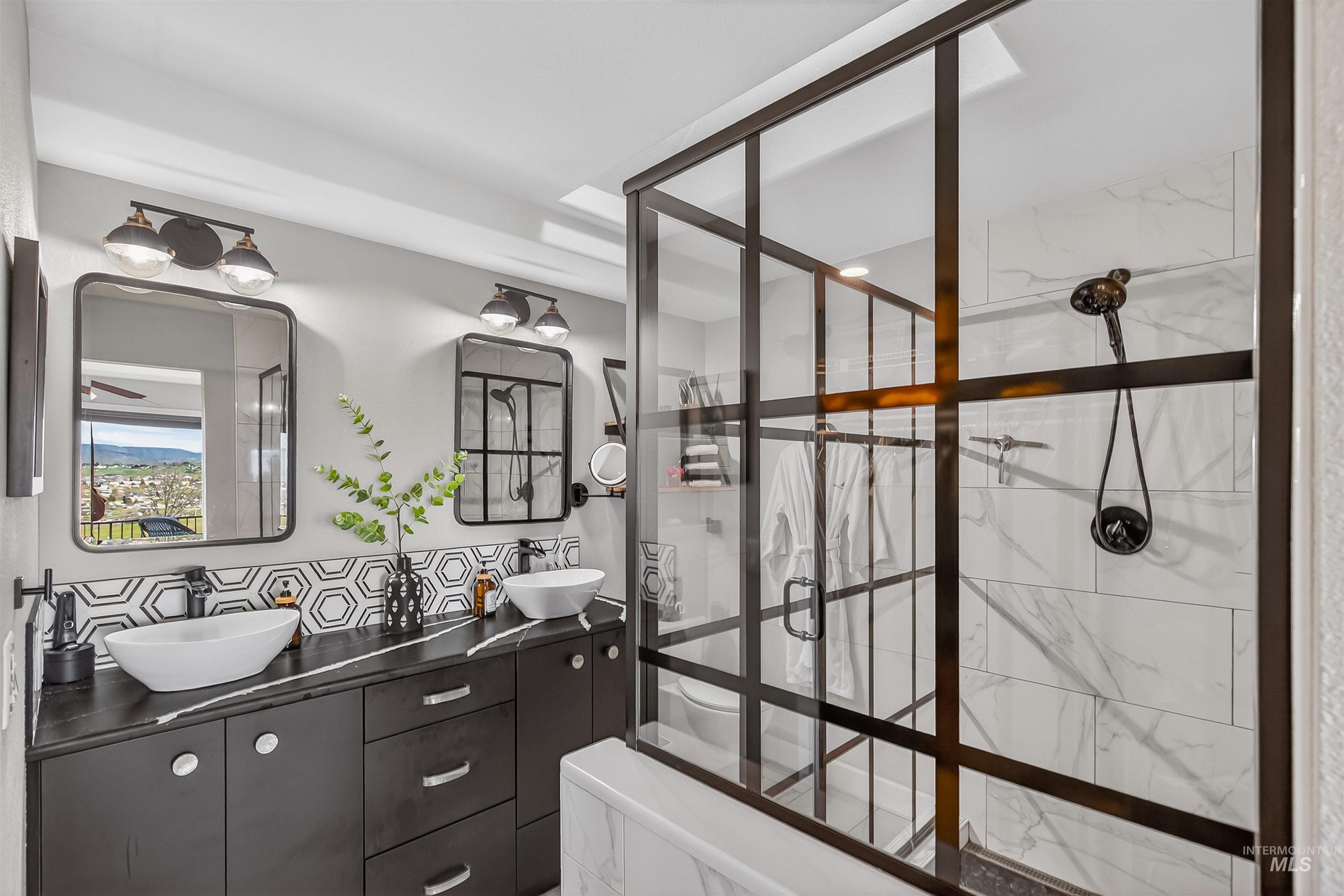 526 Valley Vista Blvd, Lewiston, Idaho 83501-0000, 3 Bedrooms, 3 Bathrooms, Residential For Sale, Price $525,000,MLS 98979062