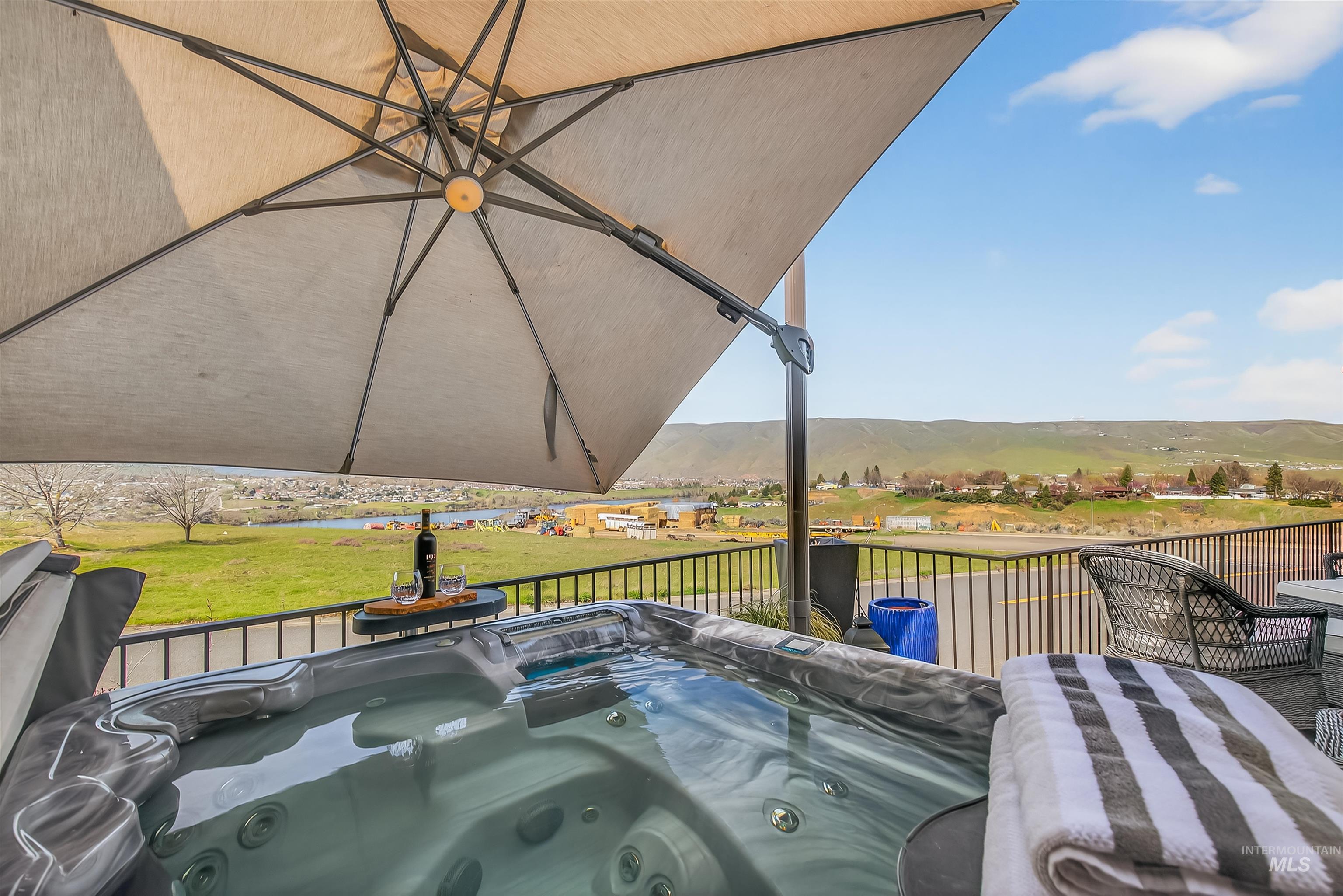 526 Valley Vista Blvd, Lewiston, Idaho 83501-0000, 3 Bedrooms, 3 Bathrooms, Residential For Sale, Price $525,000,MLS 98979062