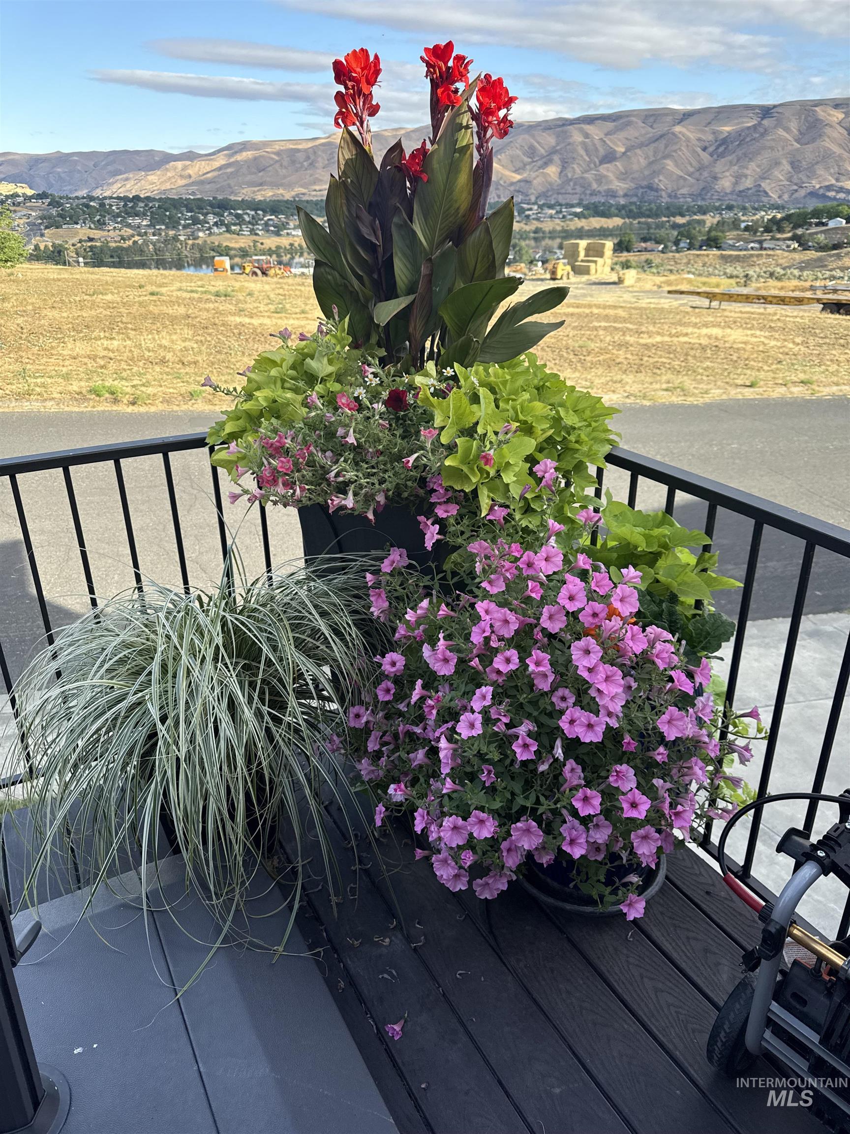 526 Valley Vista Blvd, Lewiston, Idaho 83501-0000, 3 Bedrooms, 3 Bathrooms, Residential For Sale, Price $525,000, 98979062