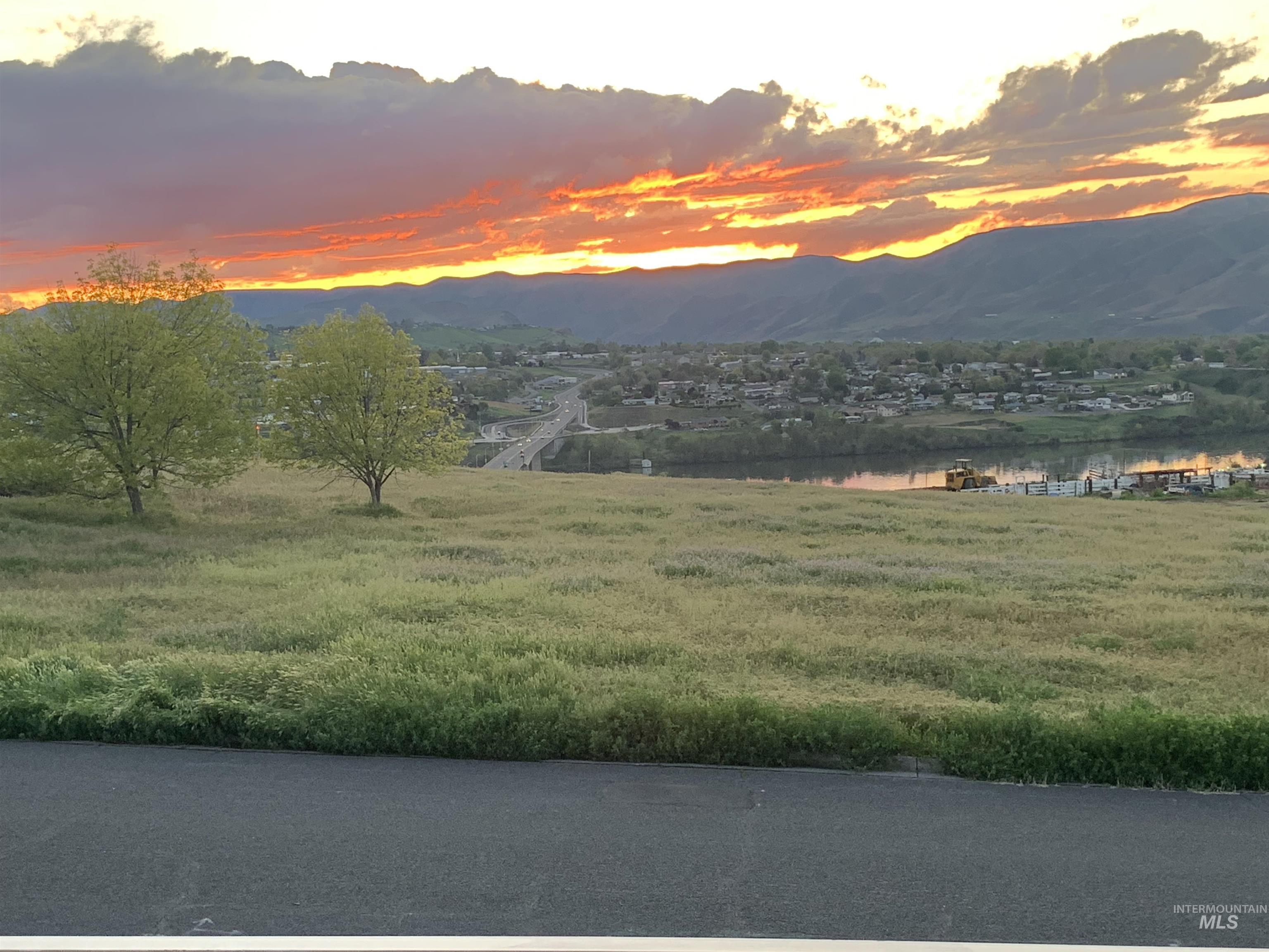 526 Valley Vista Blvd, Lewiston, Idaho 83501-0000, 3 Bedrooms, 3 Bathrooms, Residential For Sale, Price $525,000, 98979062