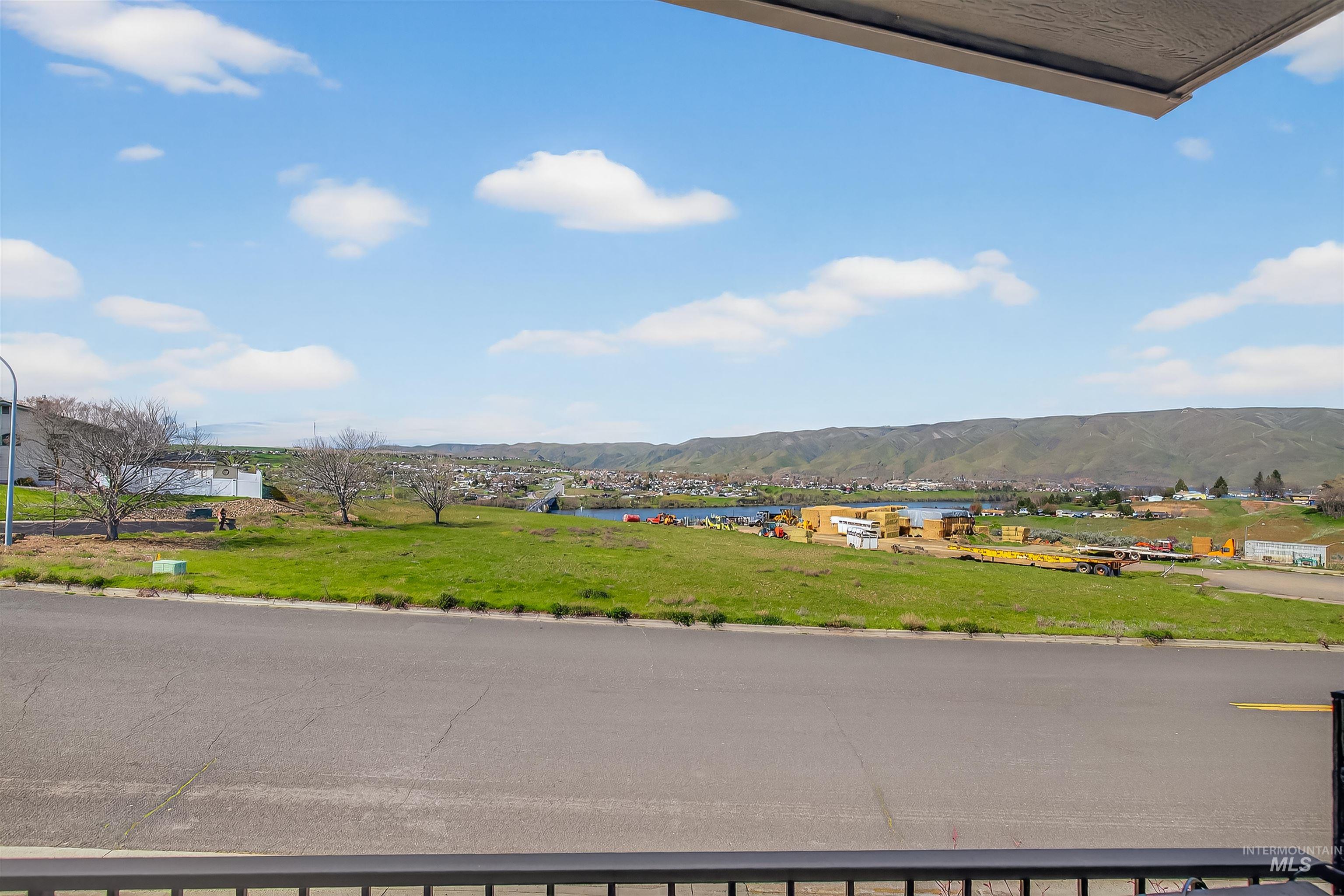 526 Valley Vista Blvd, Lewiston, Idaho 83501-0000, 3 Bedrooms, 3 Bathrooms, Residential For Sale, Price $525,000,MLS 98979062