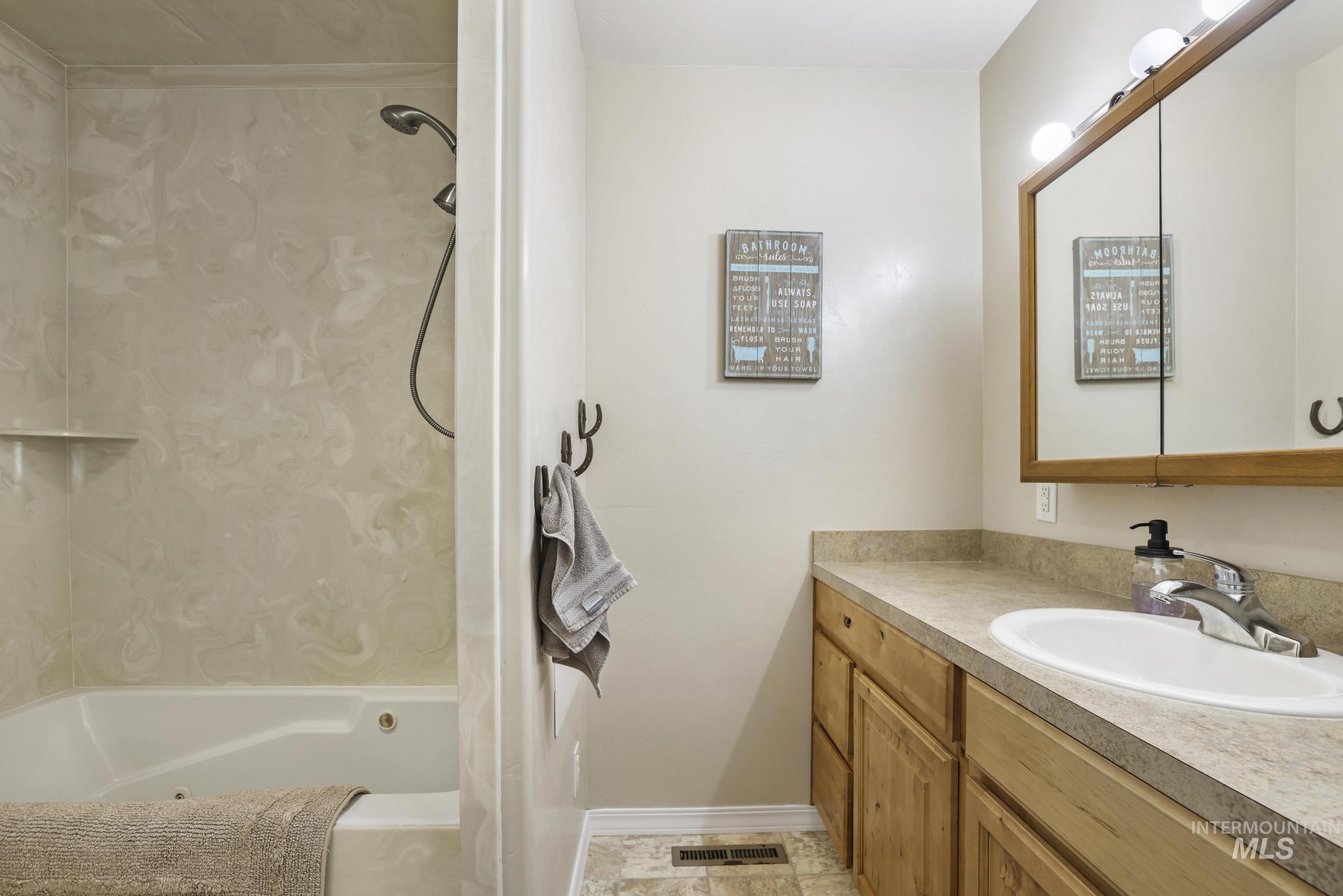 256 E 265 Lane N, Rupert, Idaho 83350-0000, 5 Bedrooms, 3 Bathrooms, Residential For Sale, Price $650,000, 98979064