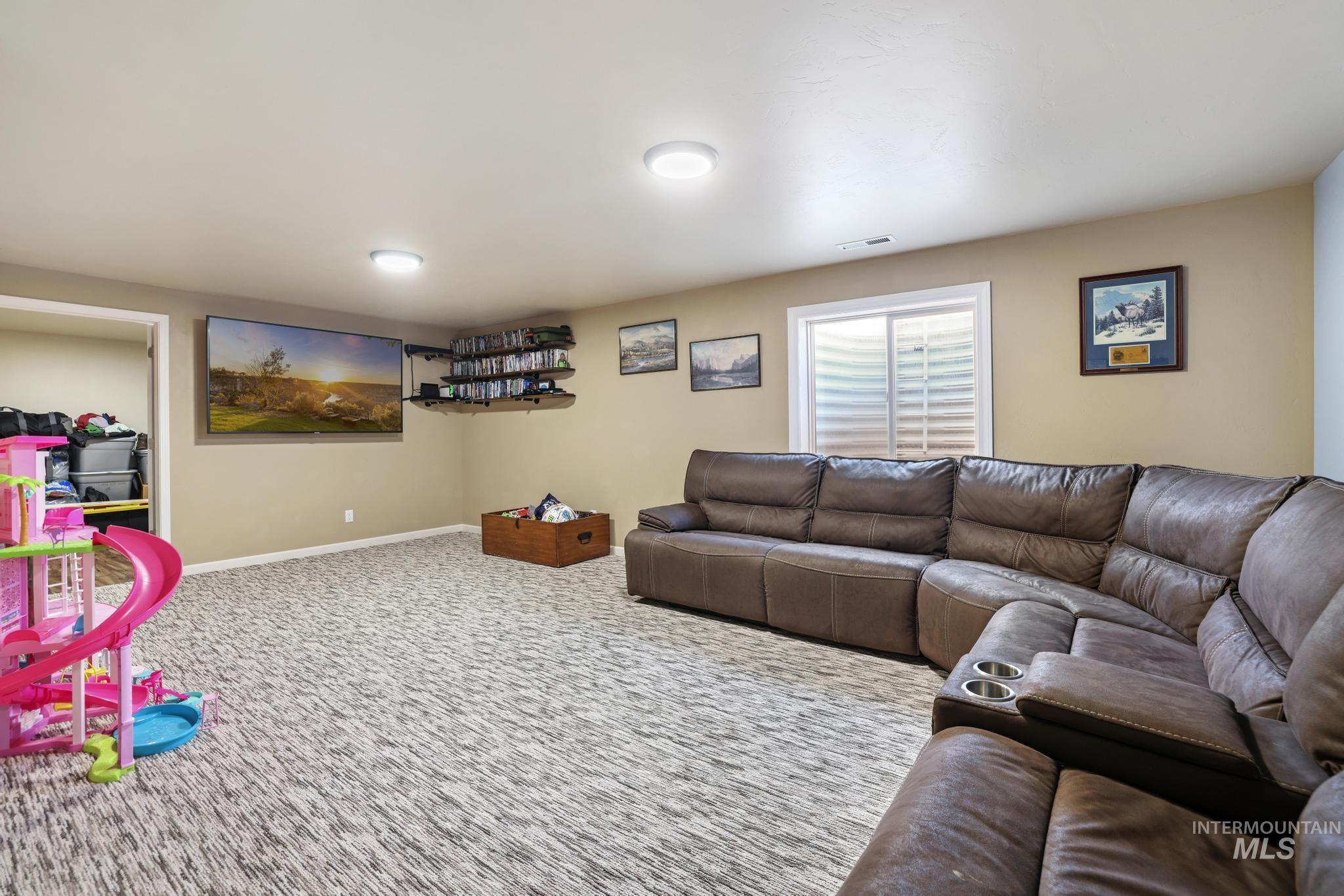 256 E 265 Lane N, Rupert, Idaho 83350-0000, 5 Bedrooms, 3 Bathrooms, Residential For Sale, Price $650,000, 98979064