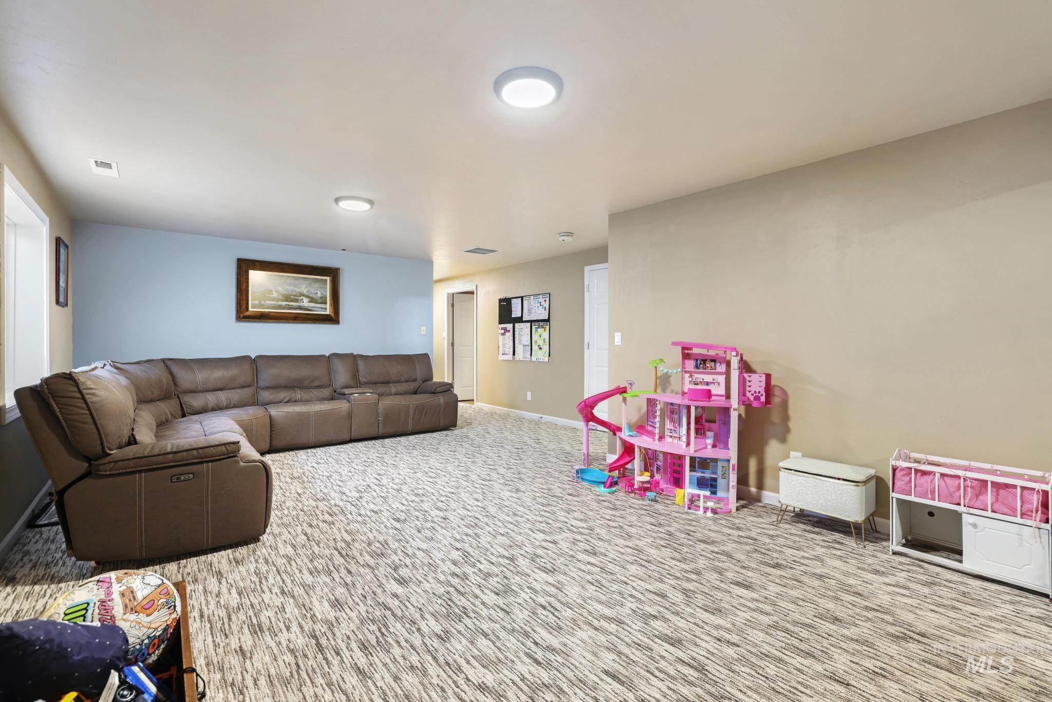 256 E 265 Lane N, Rupert, Idaho 83350-0000, 5 Bedrooms, 3 Bathrooms, Residential For Sale, Price $650,000, 98979064