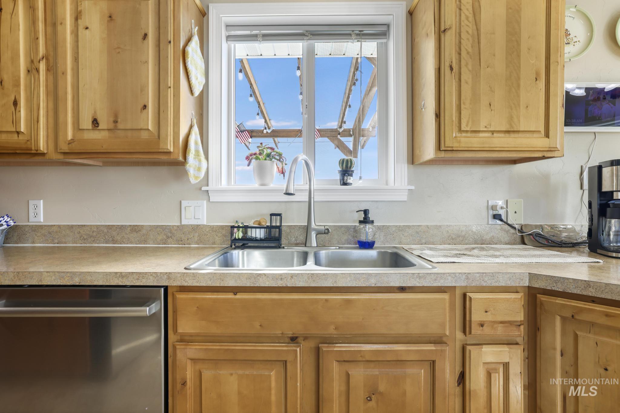 256 E 265 Lane N, Rupert, Idaho 83350-0000, 5 Bedrooms, 3 Bathrooms, Residential For Sale, Price $650,000, 98979064