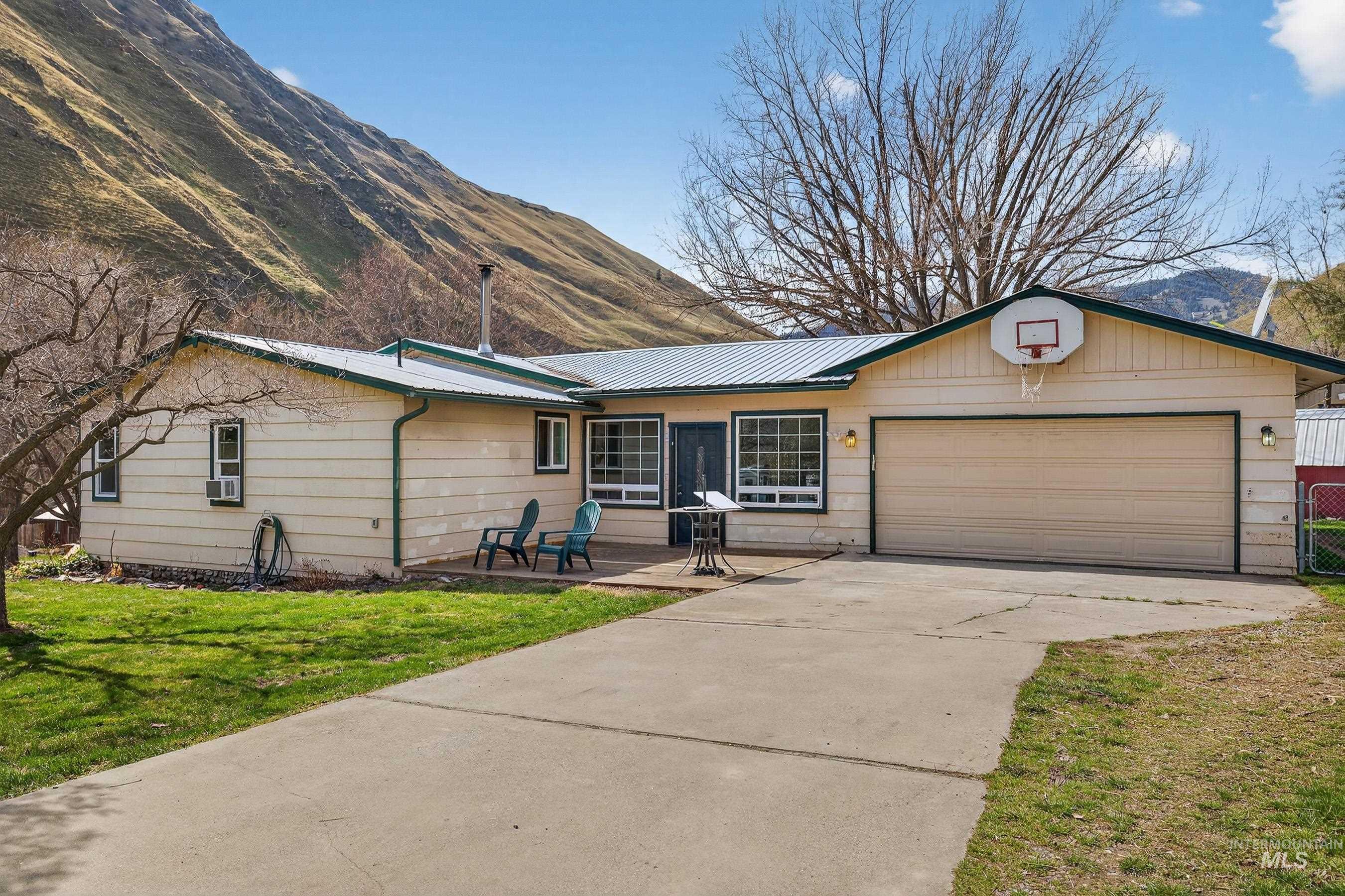 100 Park, Riggins, Idaho 83549, 3 Bedrooms, 2 Bathrooms, Residential For Sale, Price $439,000, 98979065