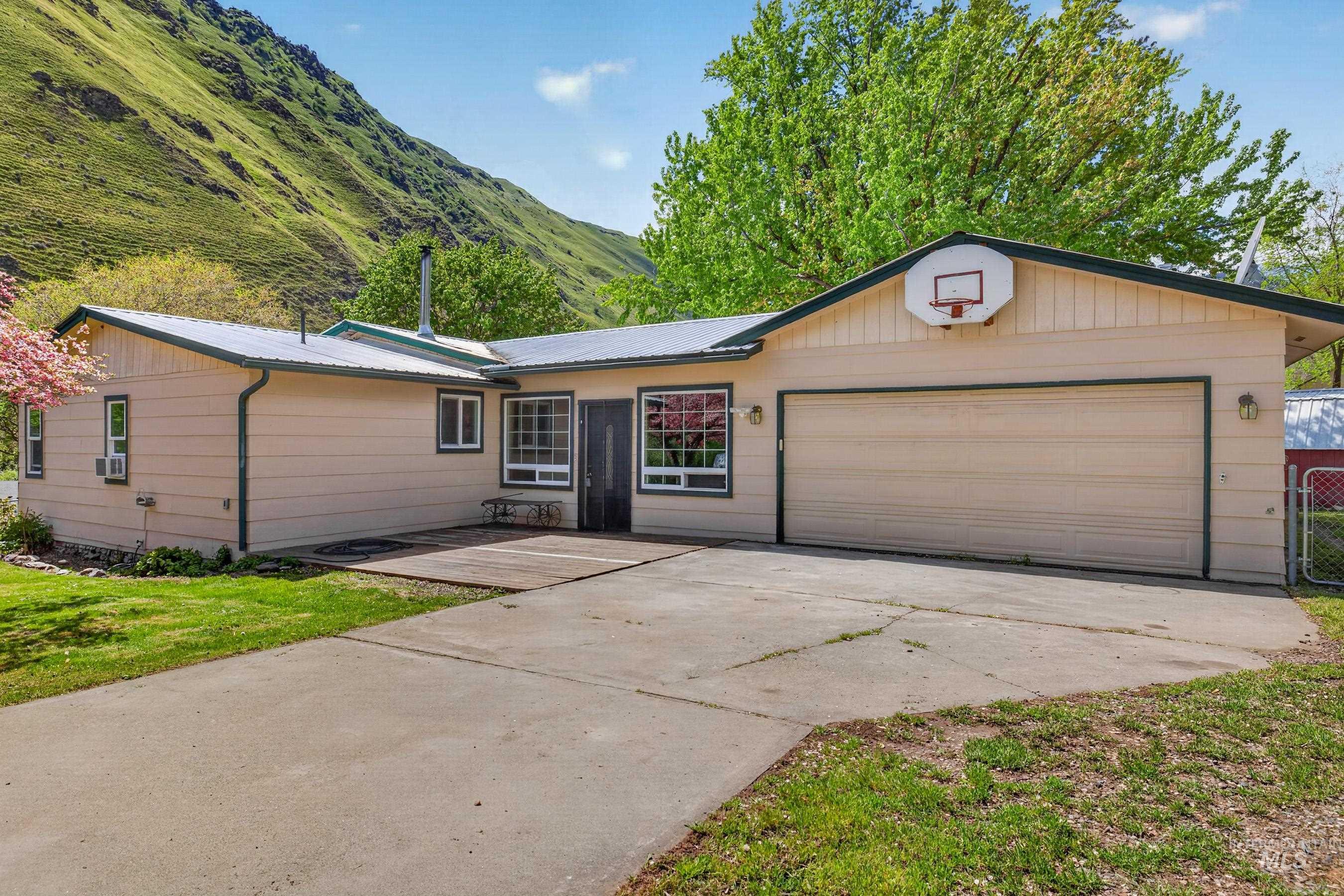 100 Park, Riggins, Idaho 83549, 3 Bedrooms, 2 Bathrooms, Residential For Sale, Price $424,000, 98979065