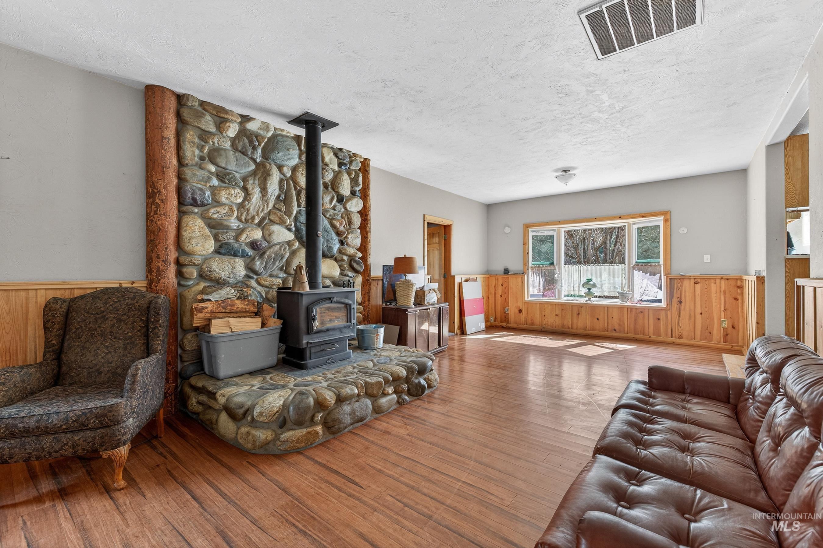 100 Park, Riggins, Idaho 83549, 3 Bedrooms, 2 Bathrooms, Residential For Sale, Price $439,000, 98979065