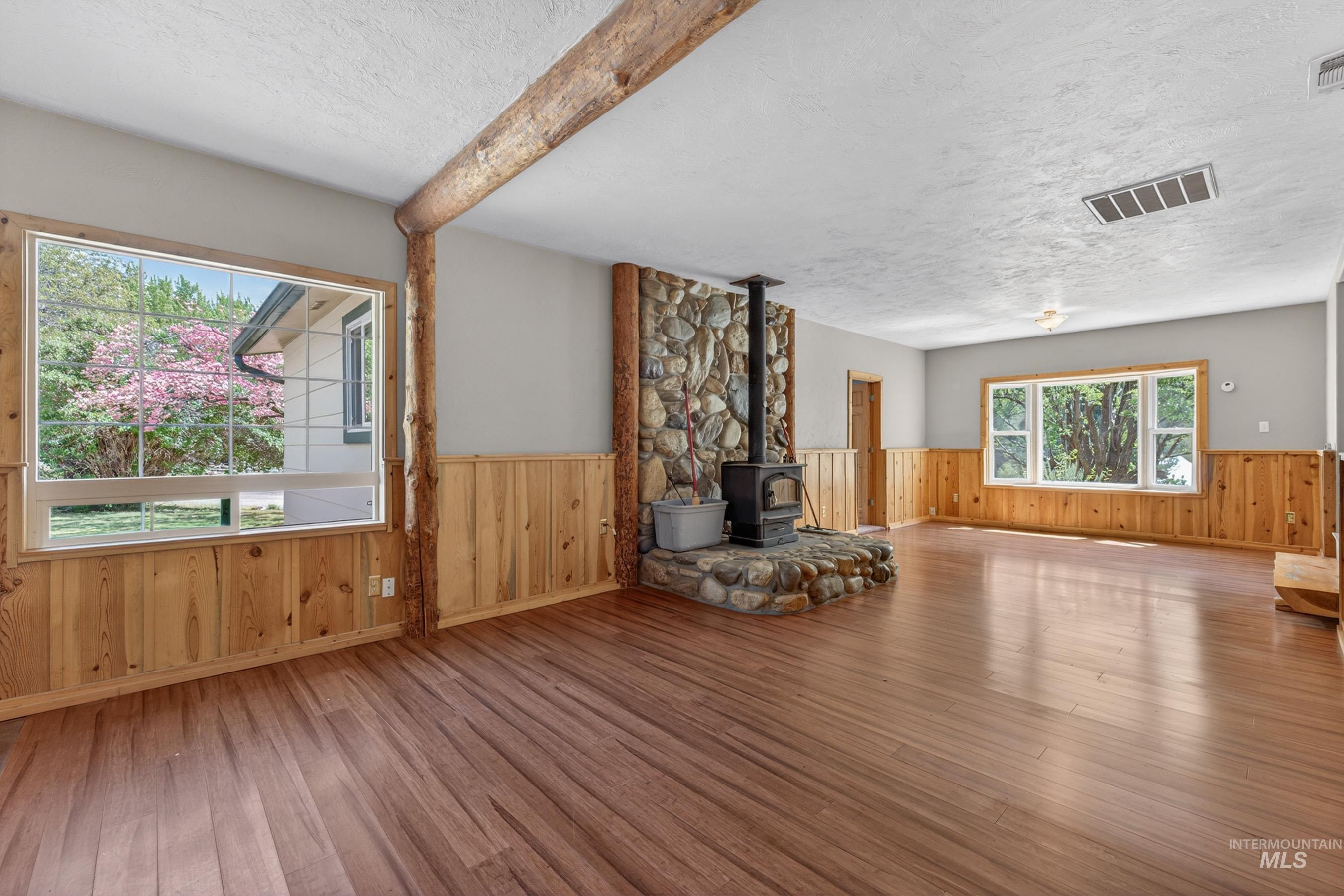 100 Park, Riggins, Idaho 83549, 3 Bedrooms, 2 Bathrooms, Residential For Sale, Price $424,000, 98979065