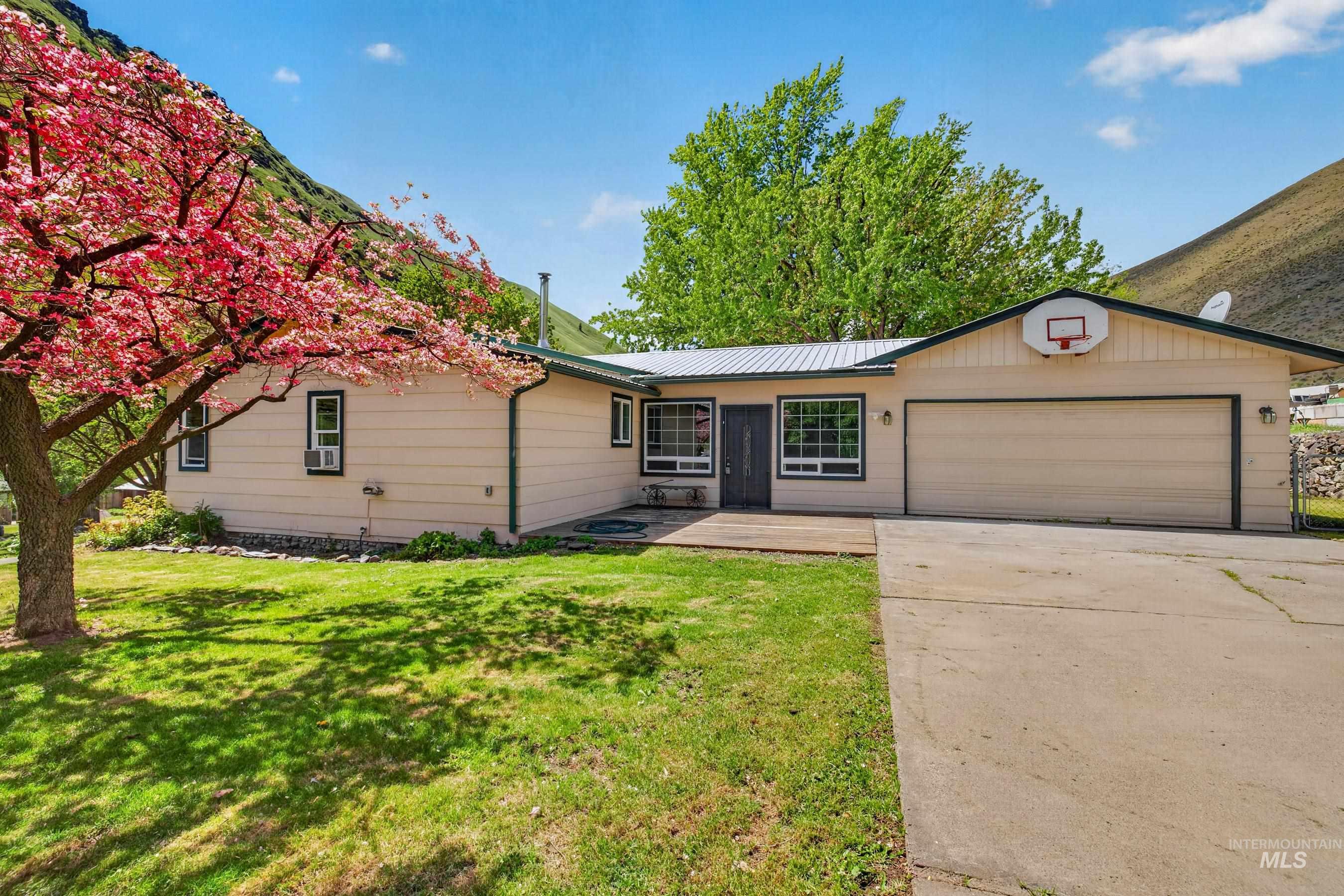 100 Park, Riggins, Idaho 83549, 3 Bedrooms, 2 Bathrooms, Residential For Sale, Price $424,000, 98979065