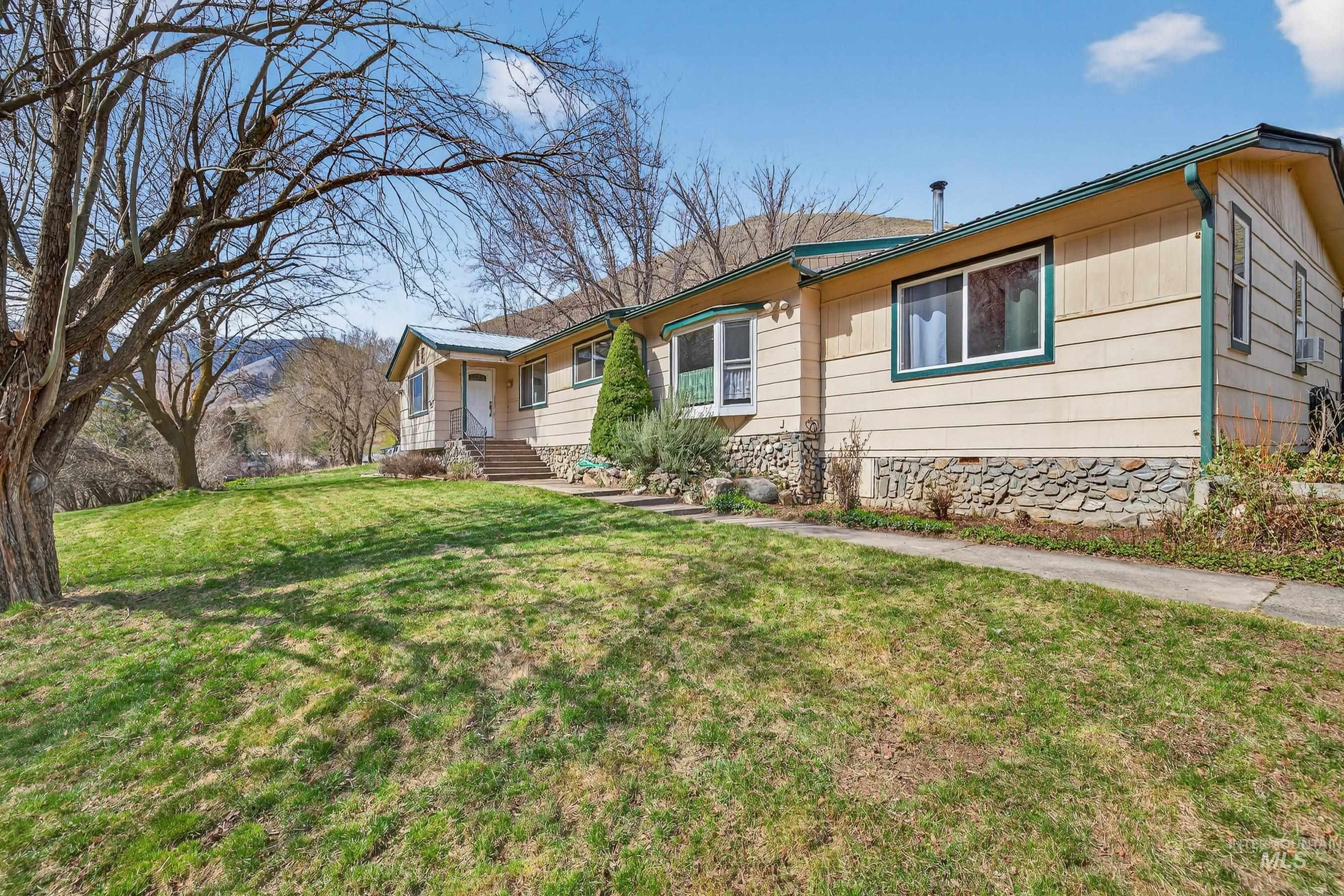 100 Park, Riggins, Idaho 83549, 3 Bedrooms, 2 Bathrooms, Residential For Sale, Price $439,000, 98979065