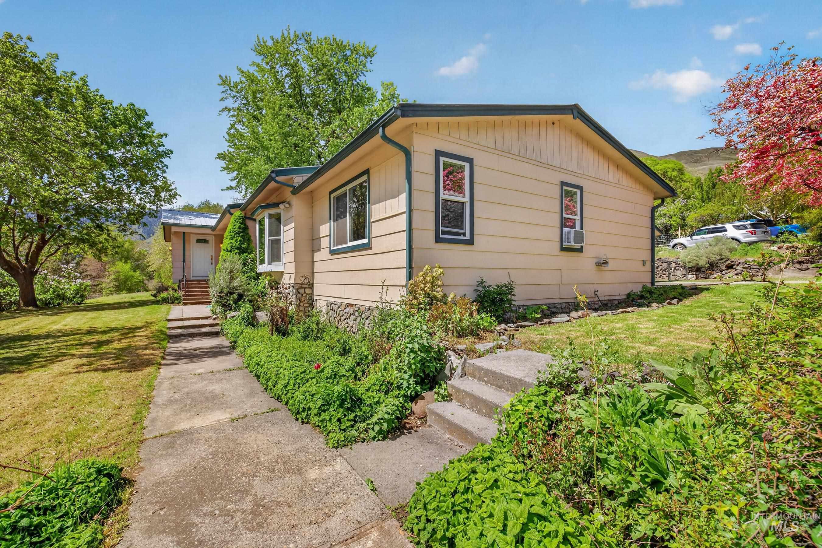 100 Park, Riggins, Idaho 83549, 3 Bedrooms, 2 Bathrooms, Residential For Sale, Price $424,000, 98979065