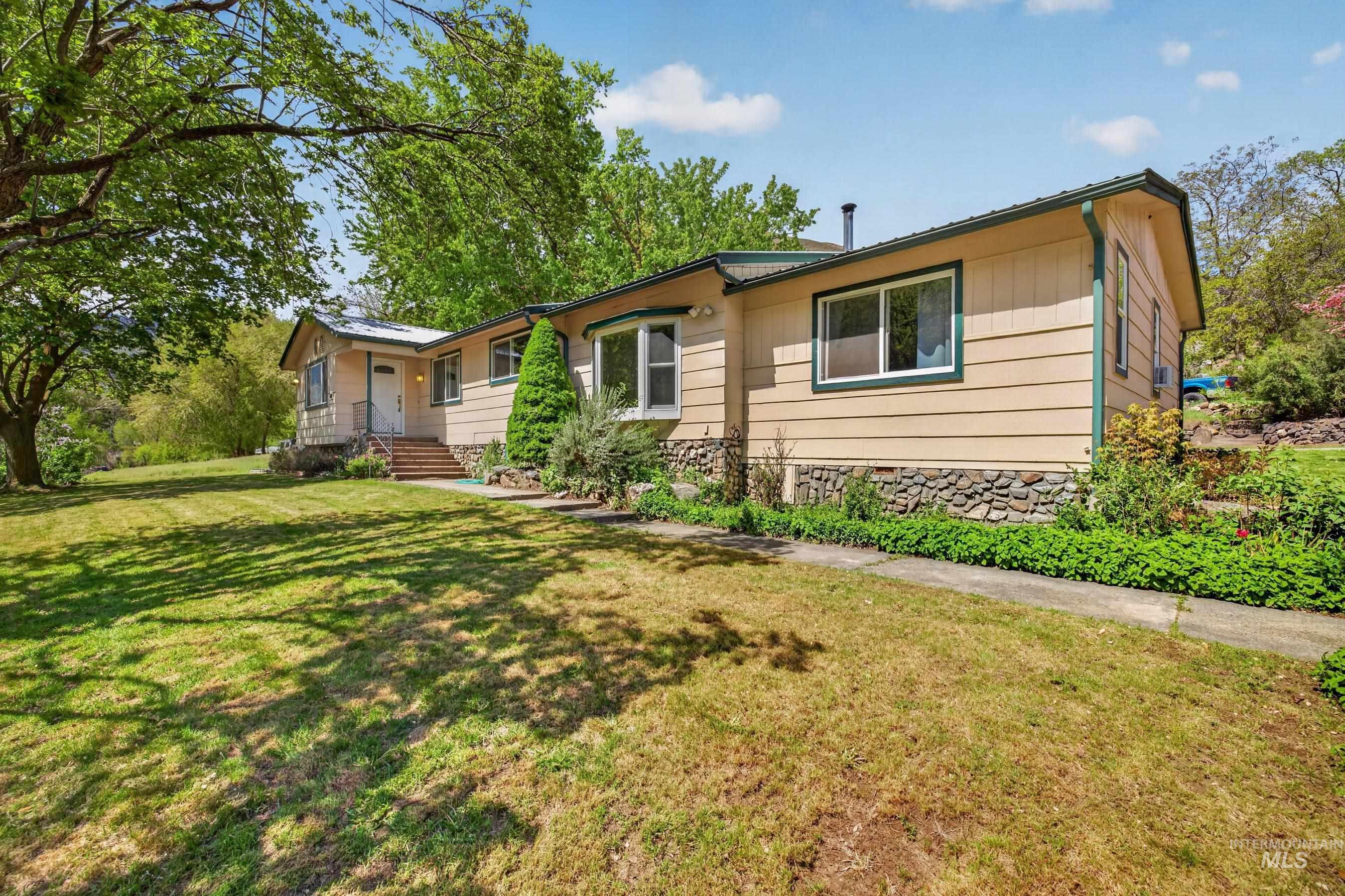 100 Park, Riggins, Idaho 83549, 3 Bedrooms, 2 Bathrooms, Residential For Sale, Price $424,000, 98979065