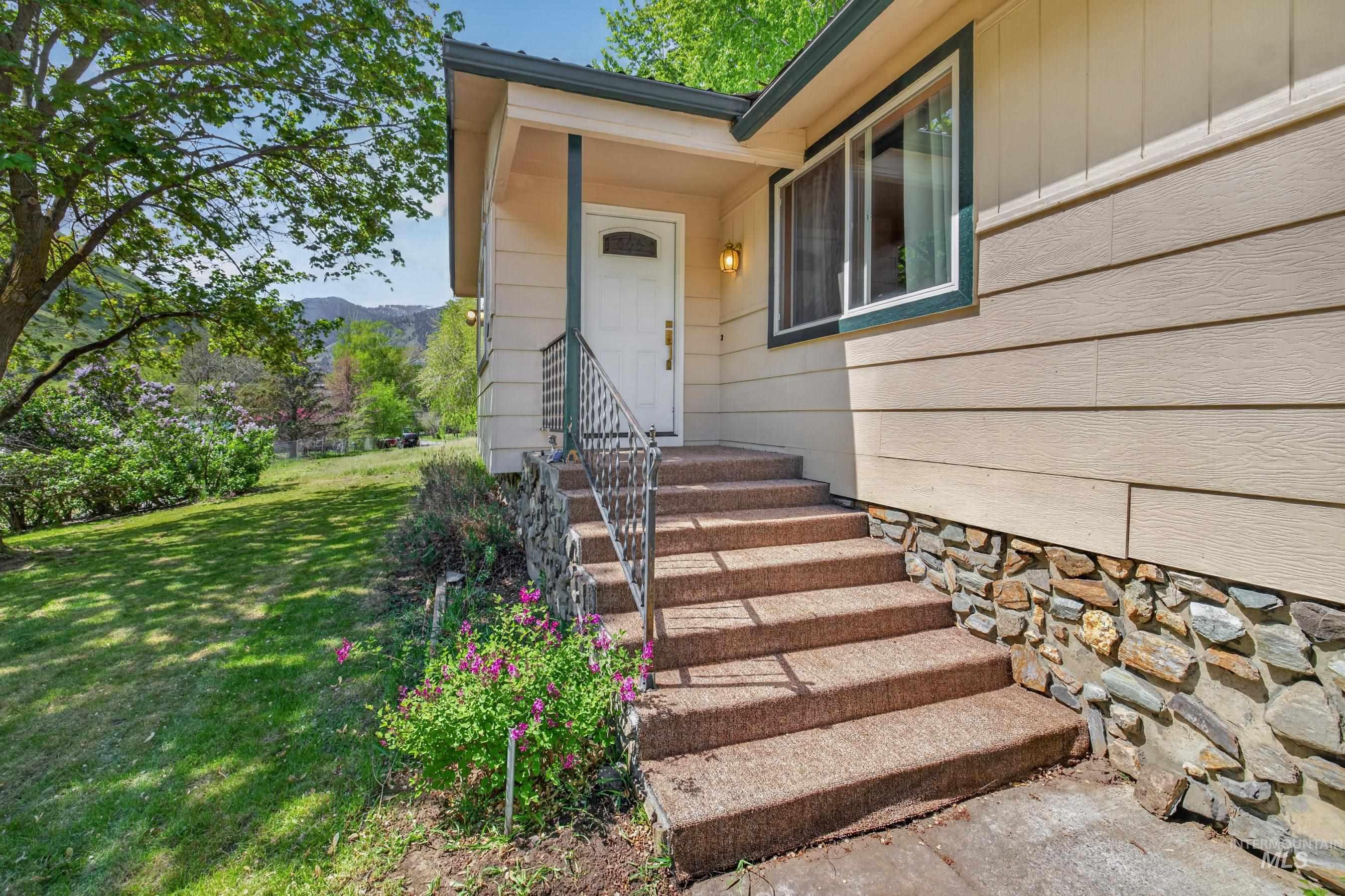 100 Park, Riggins, Idaho 83549, 3 Bedrooms, 2 Bathrooms, Residential For Sale, Price $424,000, 98979065