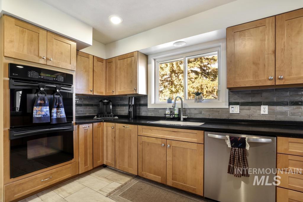 1532 Briarwood Lane, Twin Falls, Idaho 83301, 4 Bedrooms, 3 Bathrooms, Residential For Sale, Price $665,000, 98979069