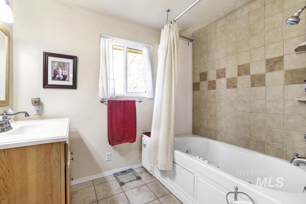 1532 Briarwood Lane, Twin Falls, Idaho 83301, 4 Bedrooms, 3 Bathrooms, Residential For Sale, Price $665,000, 98979069